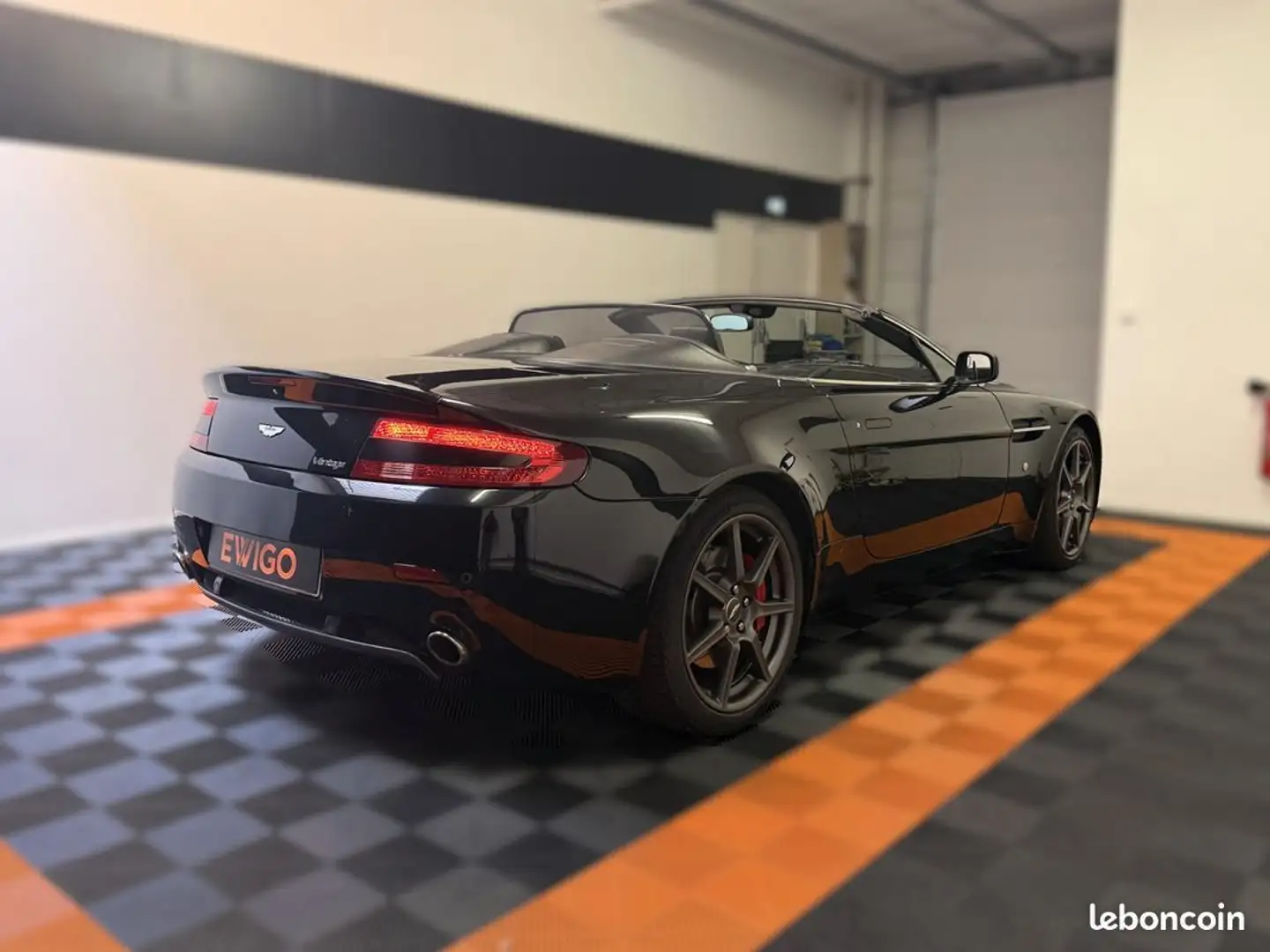 Aston Martin V8 roadster 4.3 380 bva Zwart - 2