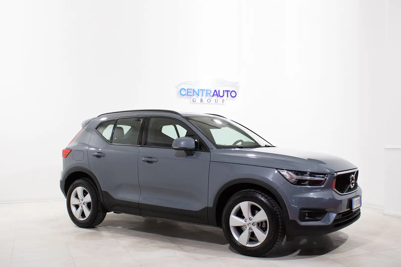 Volvo XC40 D3 150cv GearTronic Business *WIRELESS CHARGING* Gris - 2