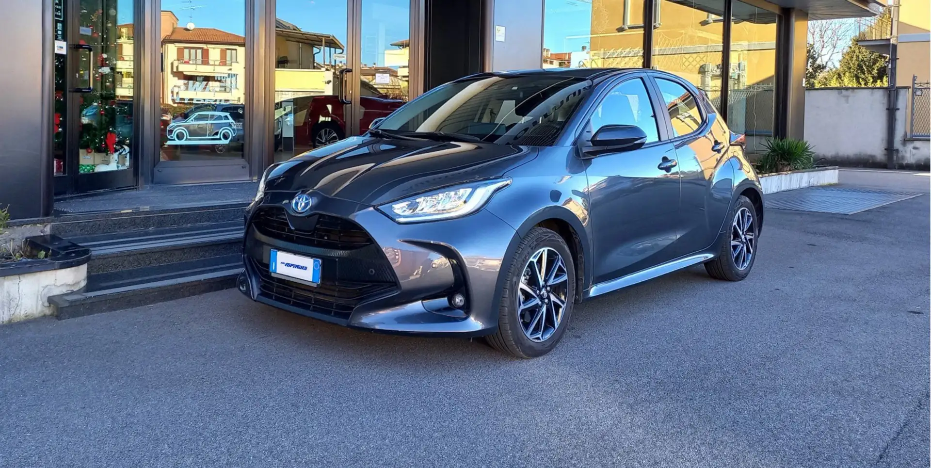 Toyota Yaris 1.5 Hybrid CVT Lounge Grigio - 1