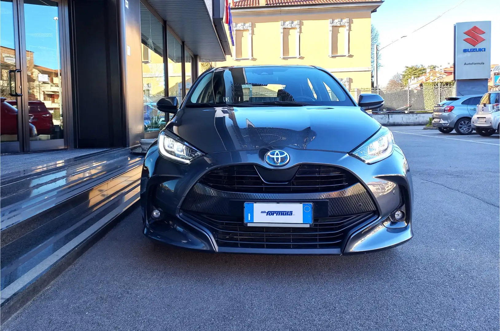 Toyota Yaris 1.5 Hybrid CVT Lounge Grigio - 2