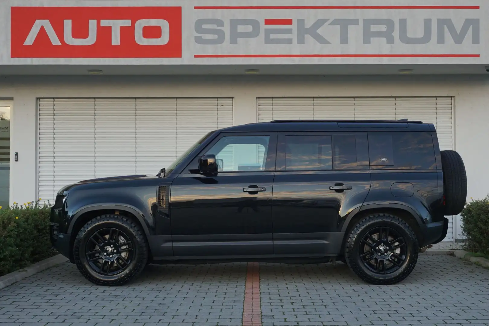 Land Rover Defender 110 P400e PHEV AWD S | € 581 mtl | AHK | Garantie Noir - 2