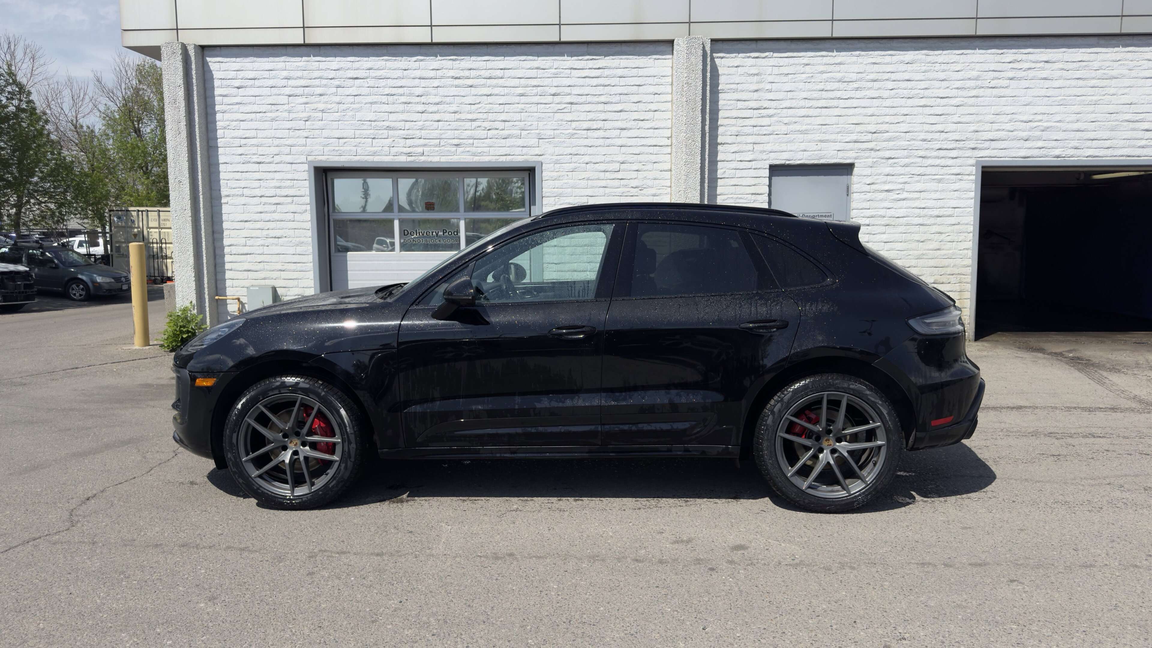 2023 Porsche Macan S | NEW TIRES | NEW FRONT BRAKE PADS alt 2