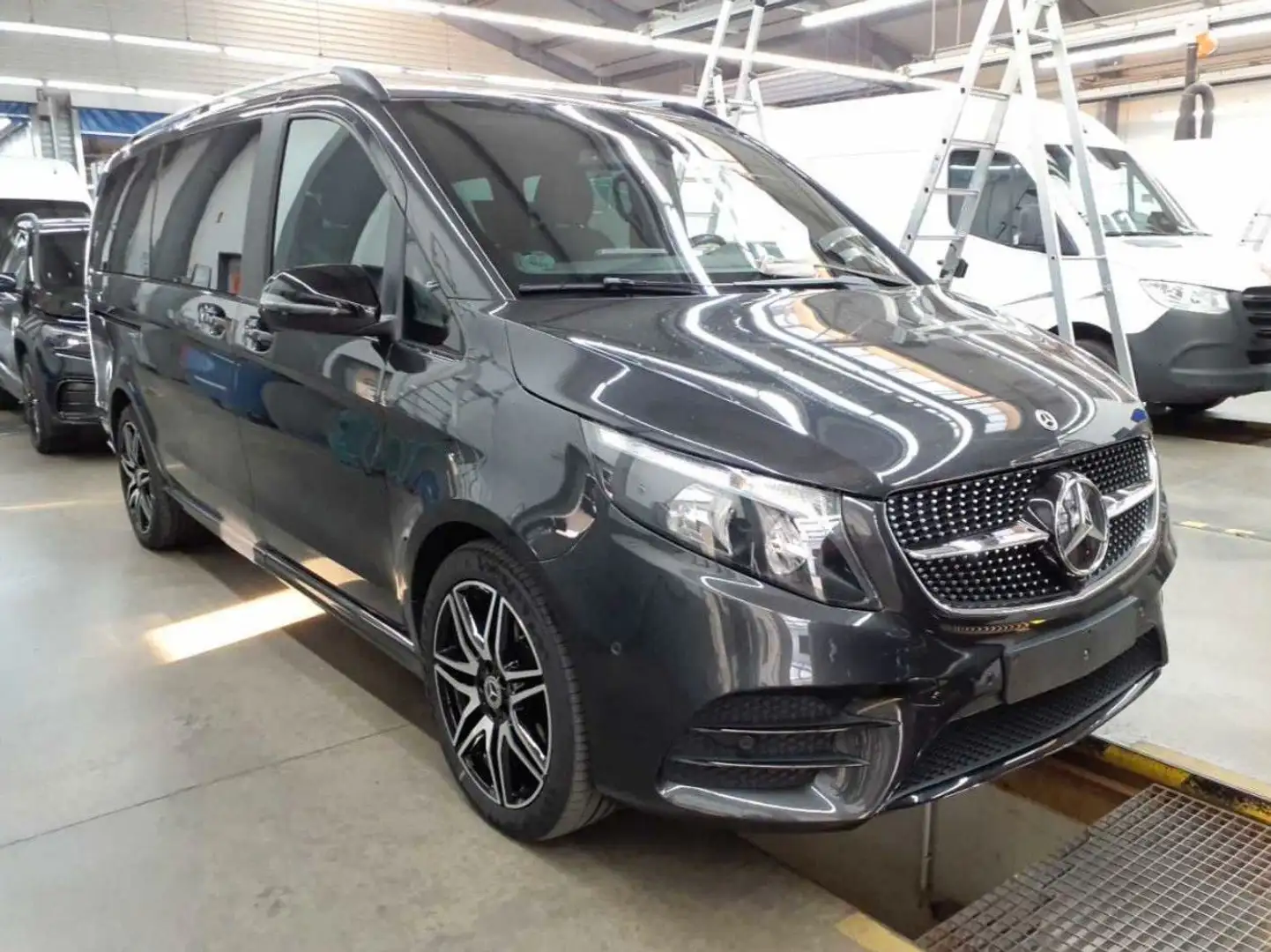 Mercedes-Benz V 250 d LANG AMG-LINE 2x SCHIEBE*AERO*ACC*LED*19Z Серый - 2