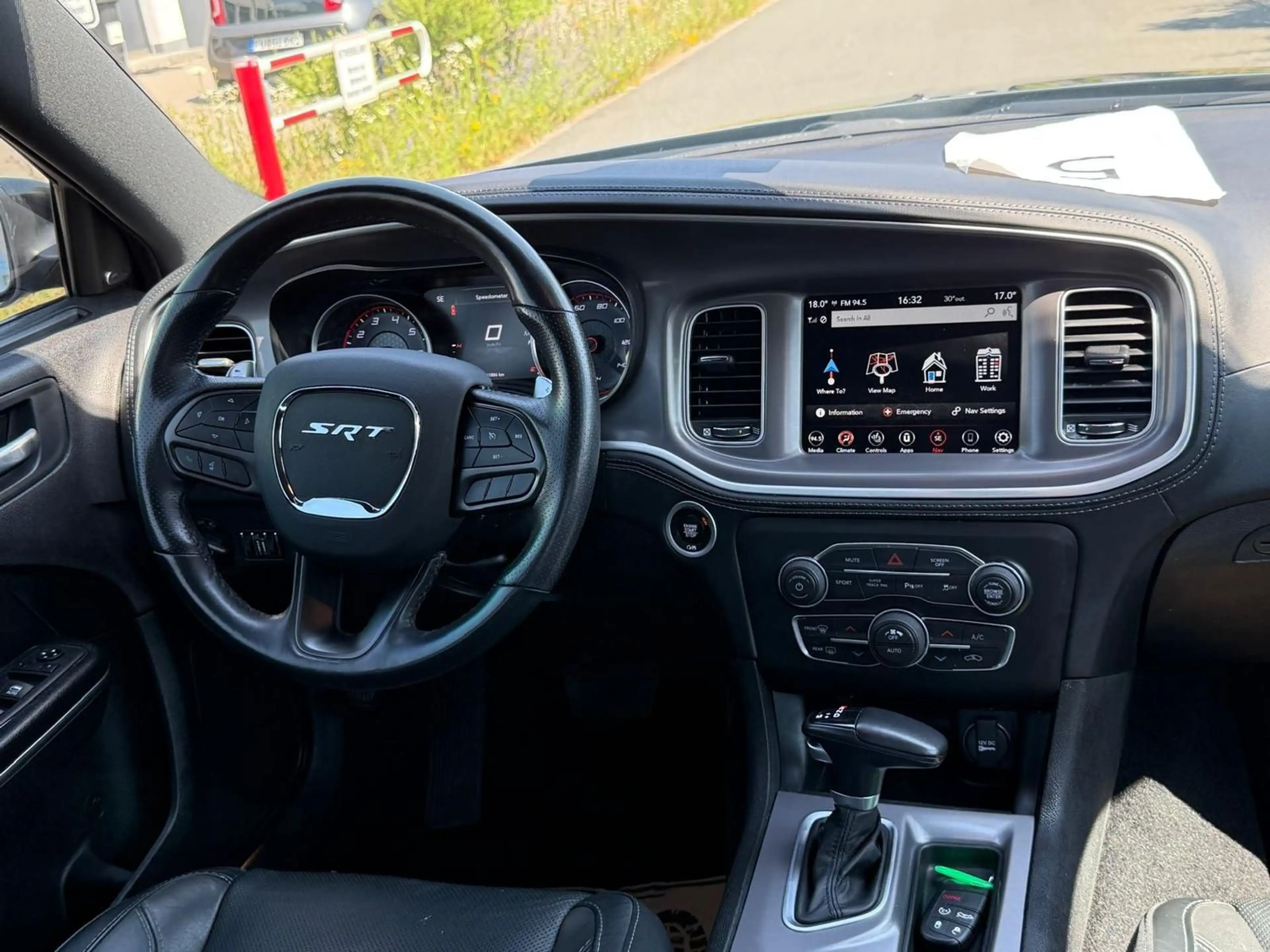 Dodge Charger 3,6 V6 SXT *SHZ*Leder.*Navi*4x4*Glasdach* — photo 11