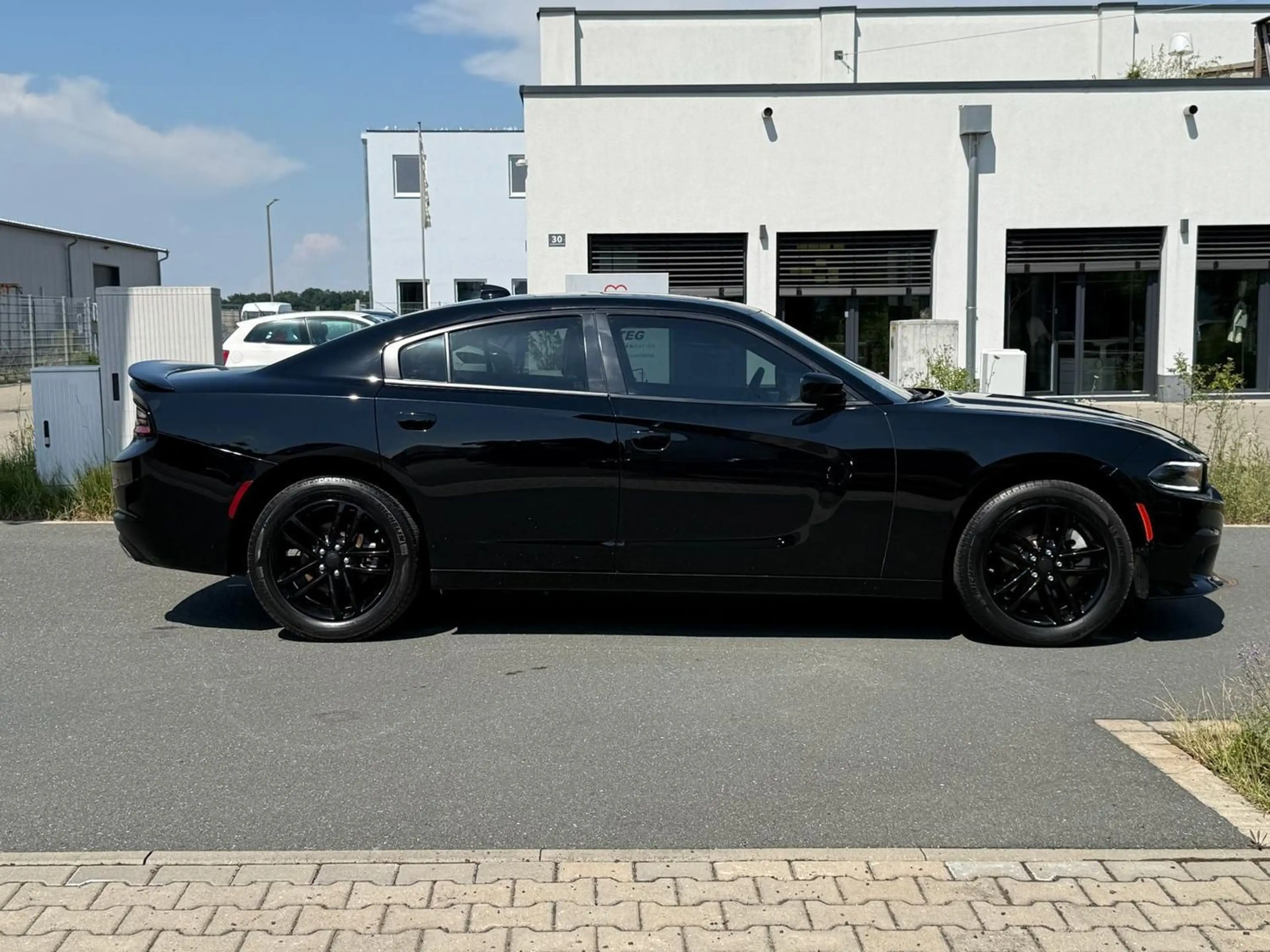Dodge Charger 3,6 V6 SXT *SHZ*Leder.*Navi*4x4*Glasdach* — photo 8