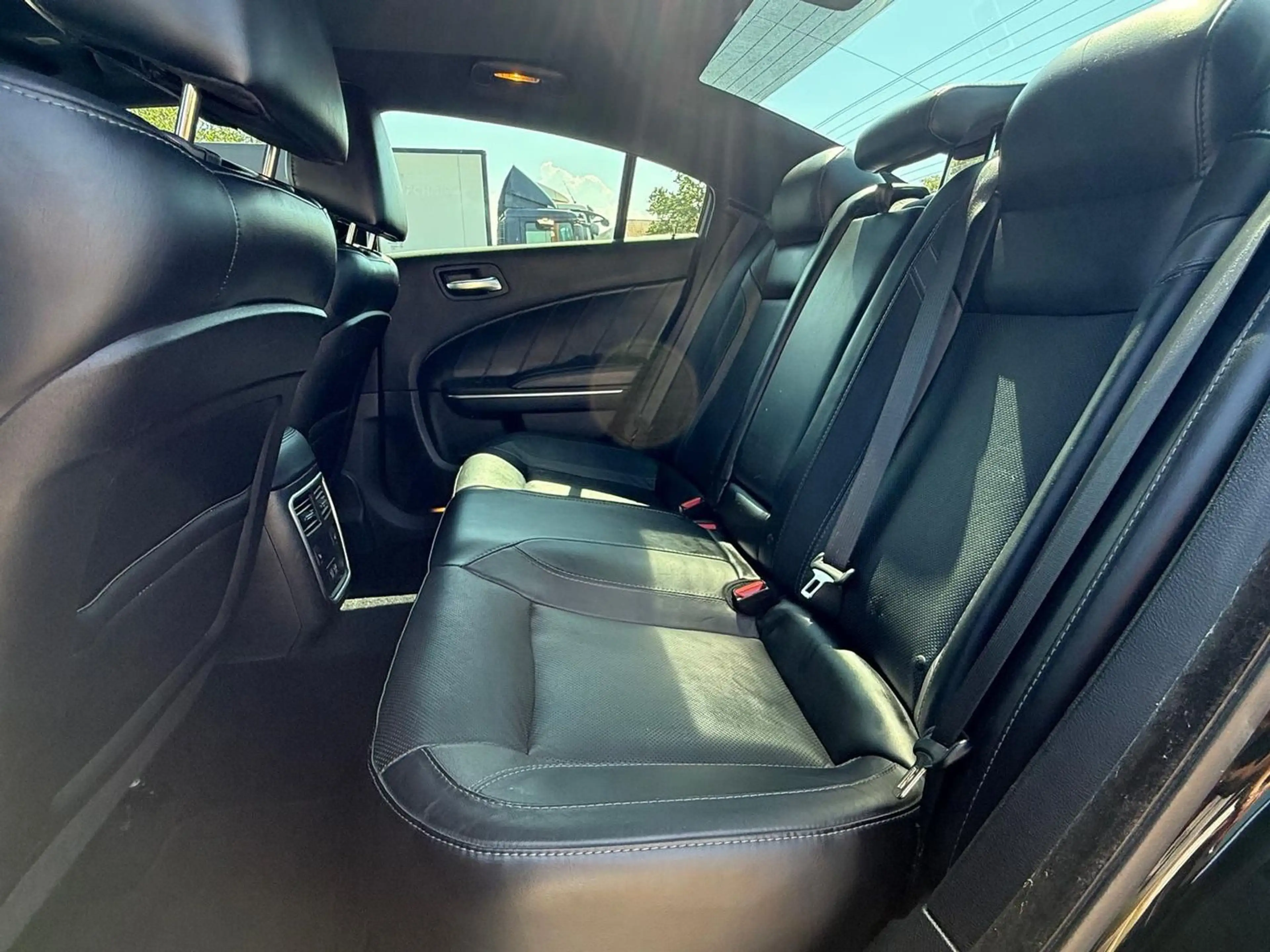 Dodge Charger 3,6 V6 SXT *SHZ*Leder.*Navi*4x4*Glasdach* — photo 14