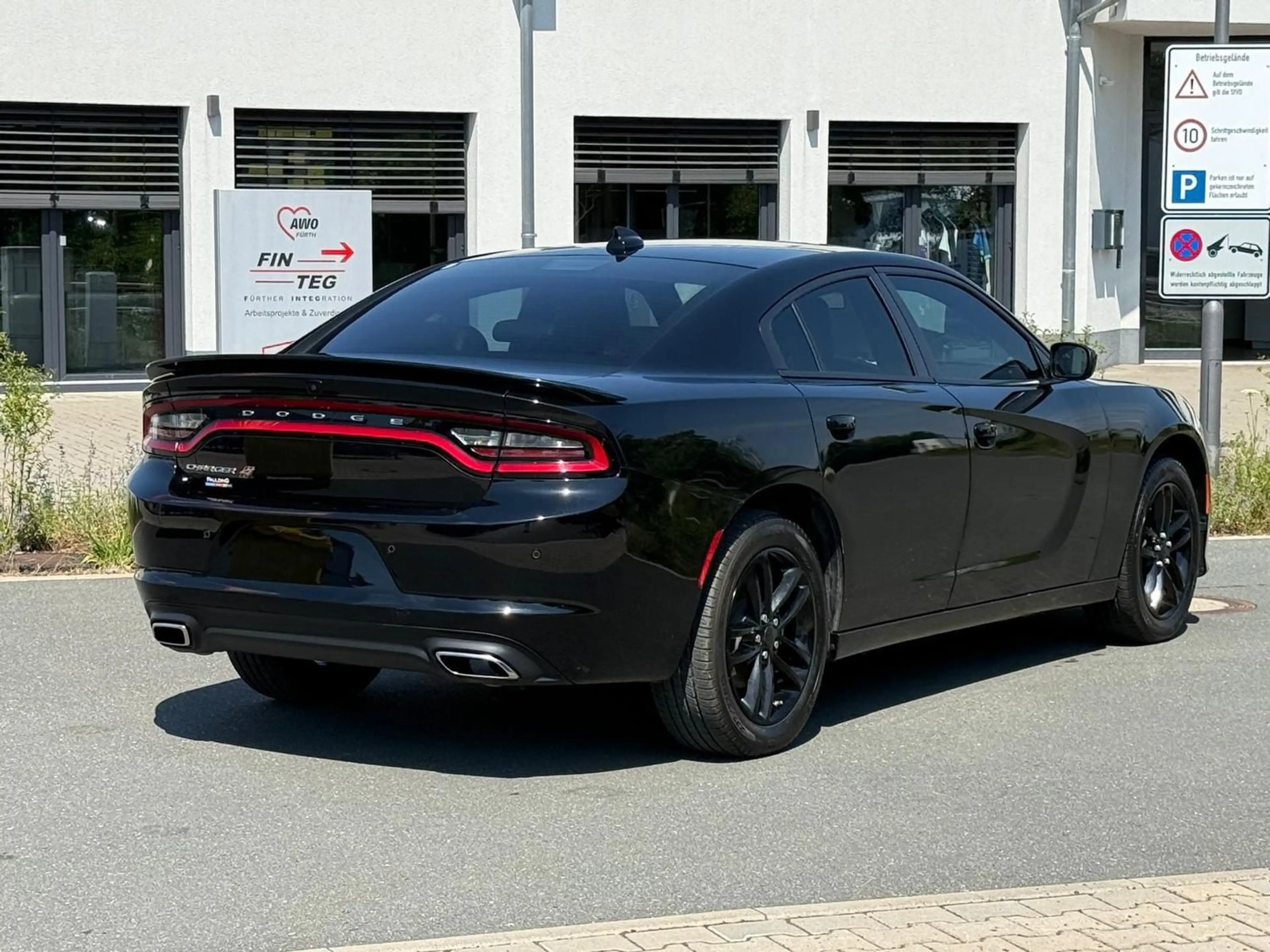 Dodge Charger 3,6 V6 SXT *SHZ*Leder.*Navi*4x4*Glasdach* — photo 7