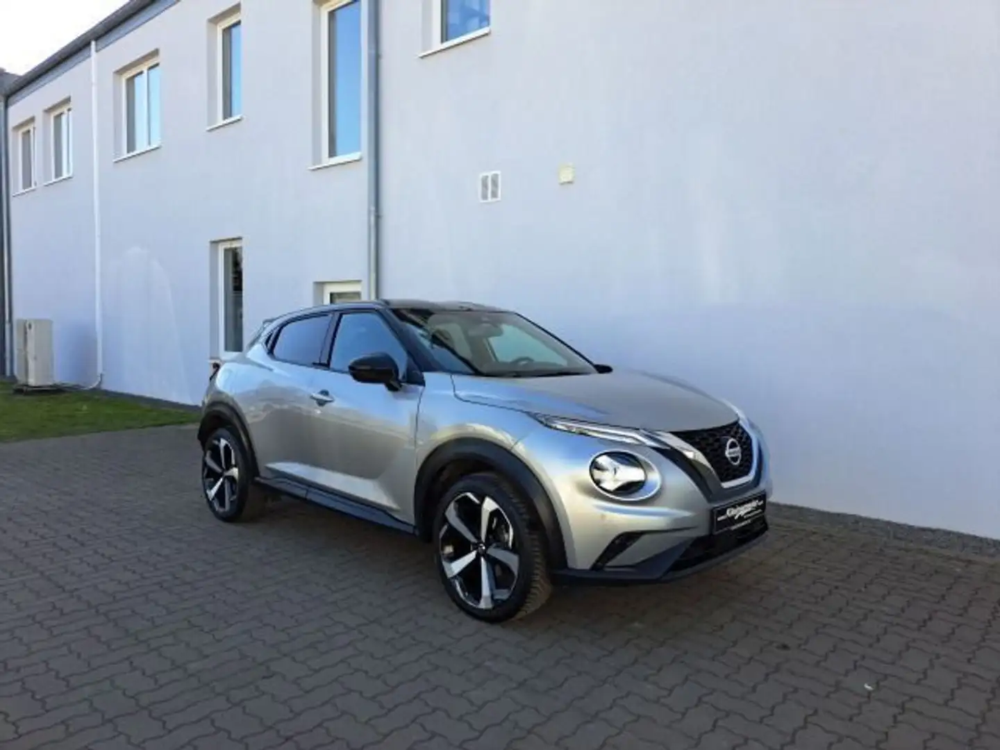 Nissan Juke 1.0 DIG-T Tekna*Navi*SHZ*RFK*Allwetter* Schwarz - 2