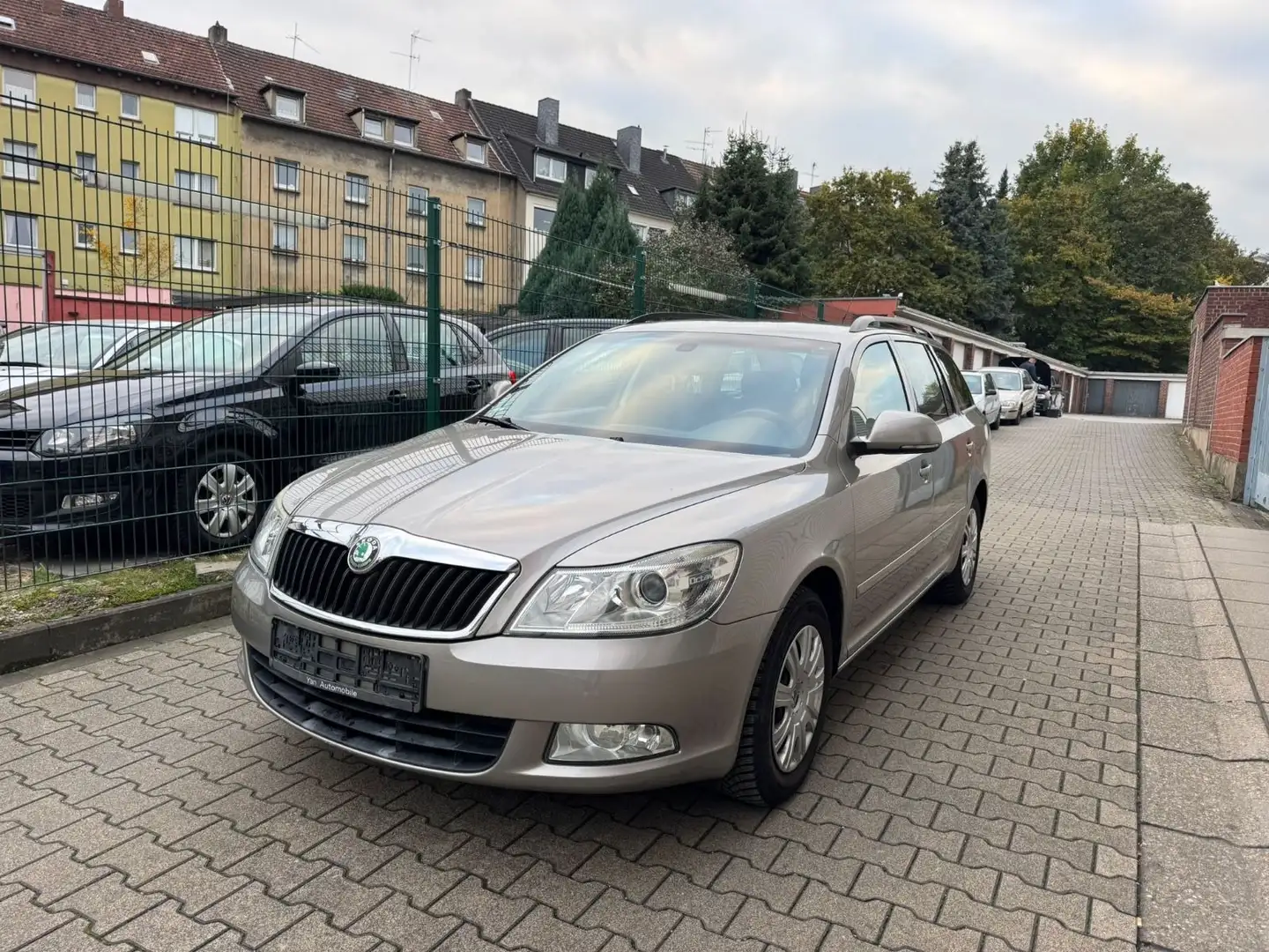Skoda Octavia 1.4 TSI DSG Elegance TÜV NEU*2.HAND*AHK Gris - 1