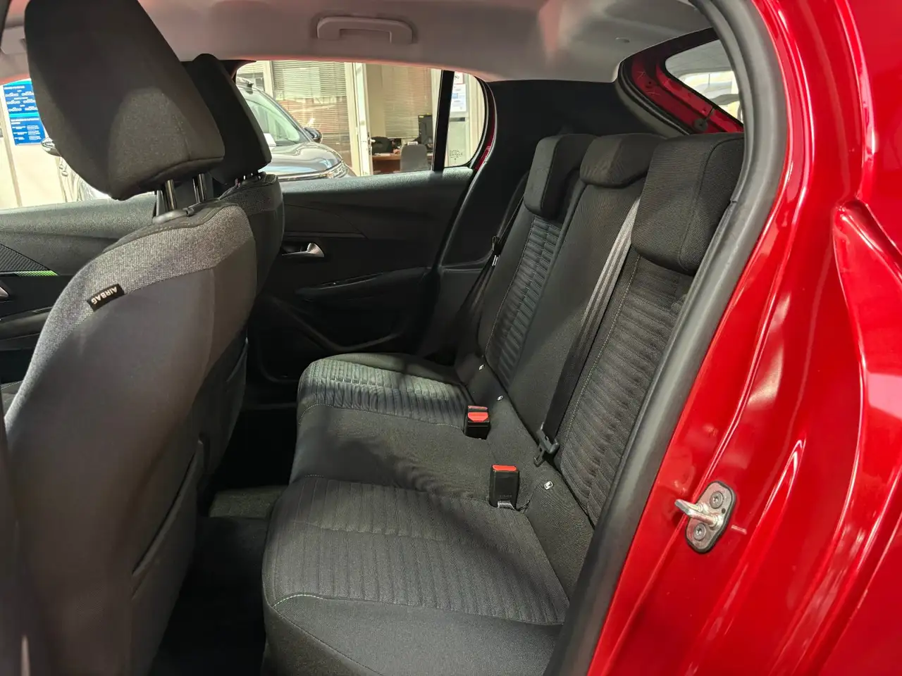 Peugeot 208 208 — photo 14