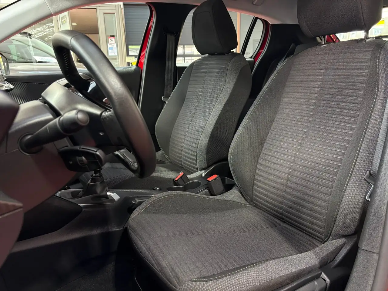 Peugeot 208 208 — photo 10