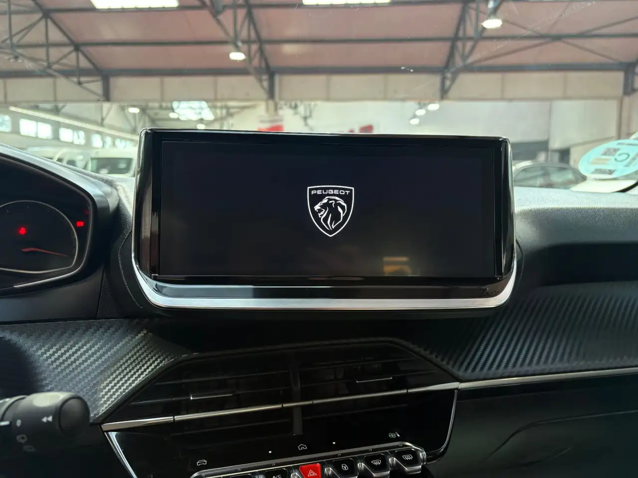 Peugeot 208 208 — photo 12