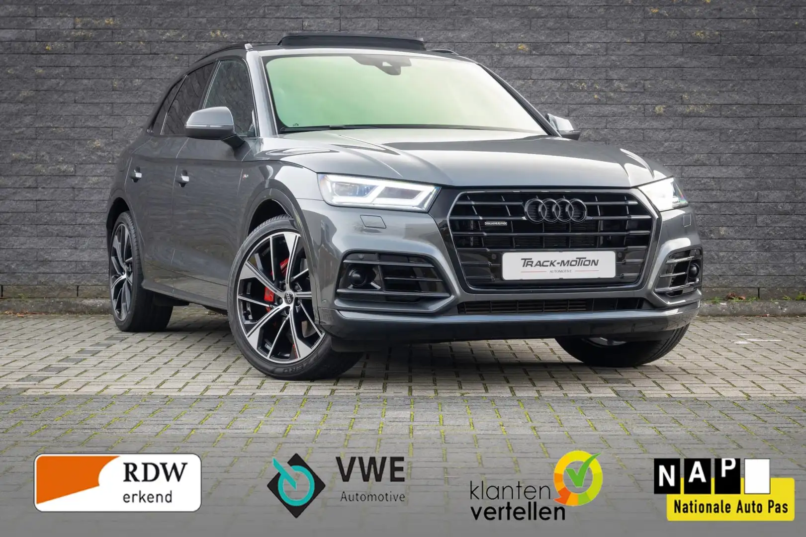 Audi Q5 55 TFSI e quattro Competition Panoramadak Grijs - 1