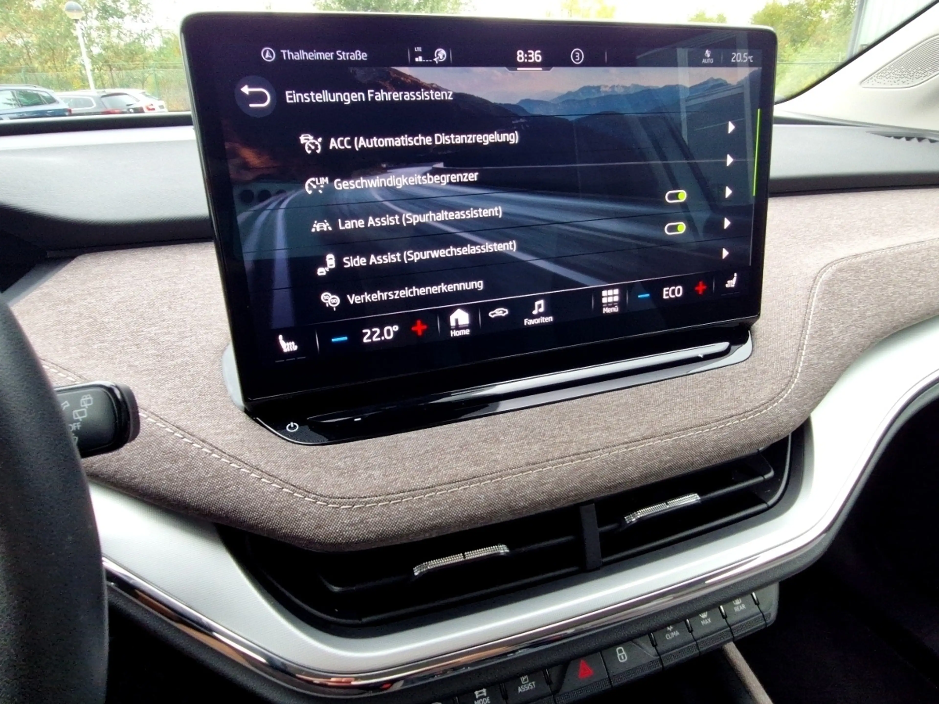 Skoda Enyaq 60 Lodge Matrix Navi AHK Sitzhzg Klimaautoma — photo 11