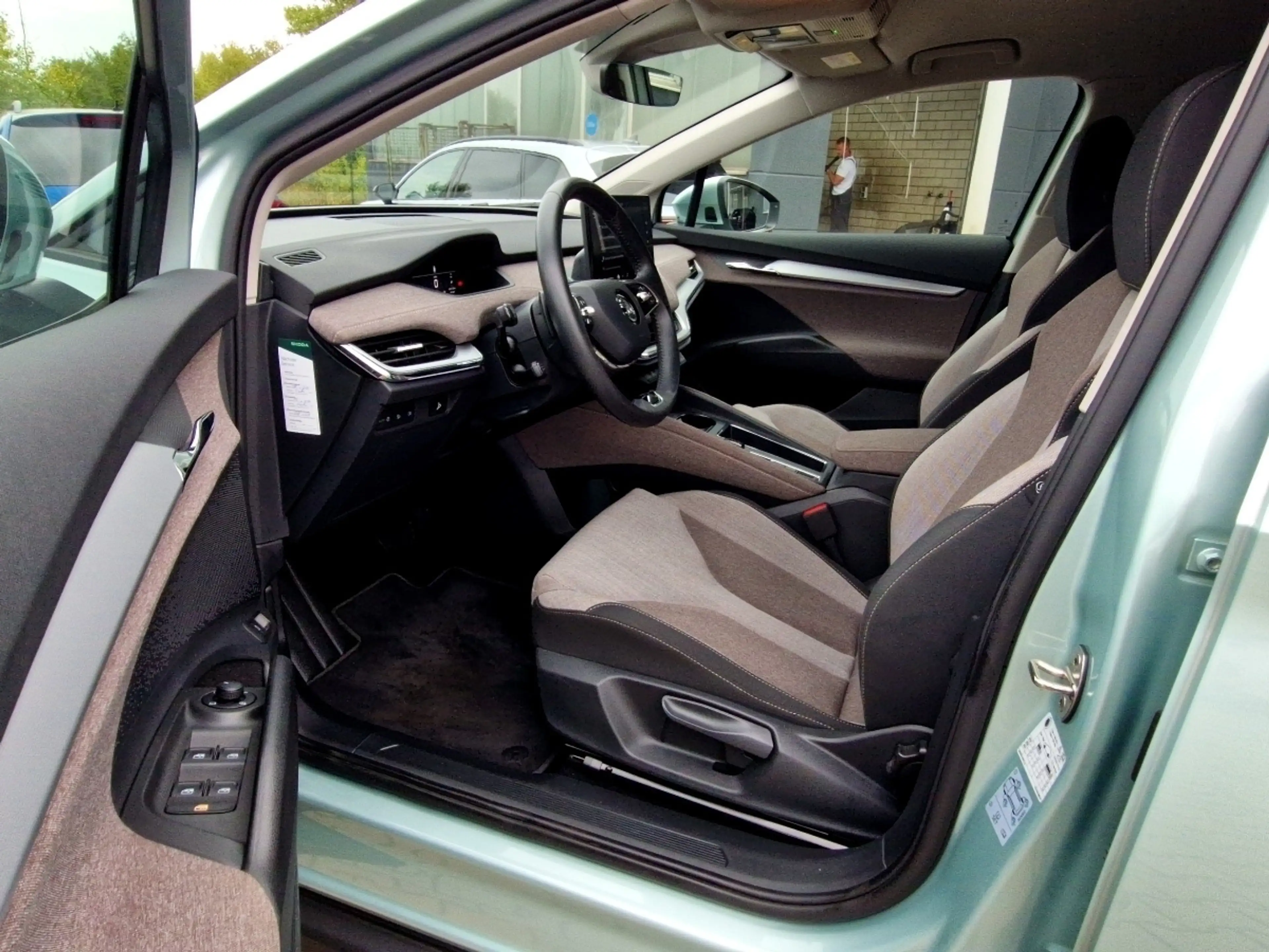 Skoda Enyaq 60 Lodge Matrix Navi AHK Sitzhzg Klimaautoma — photo 7