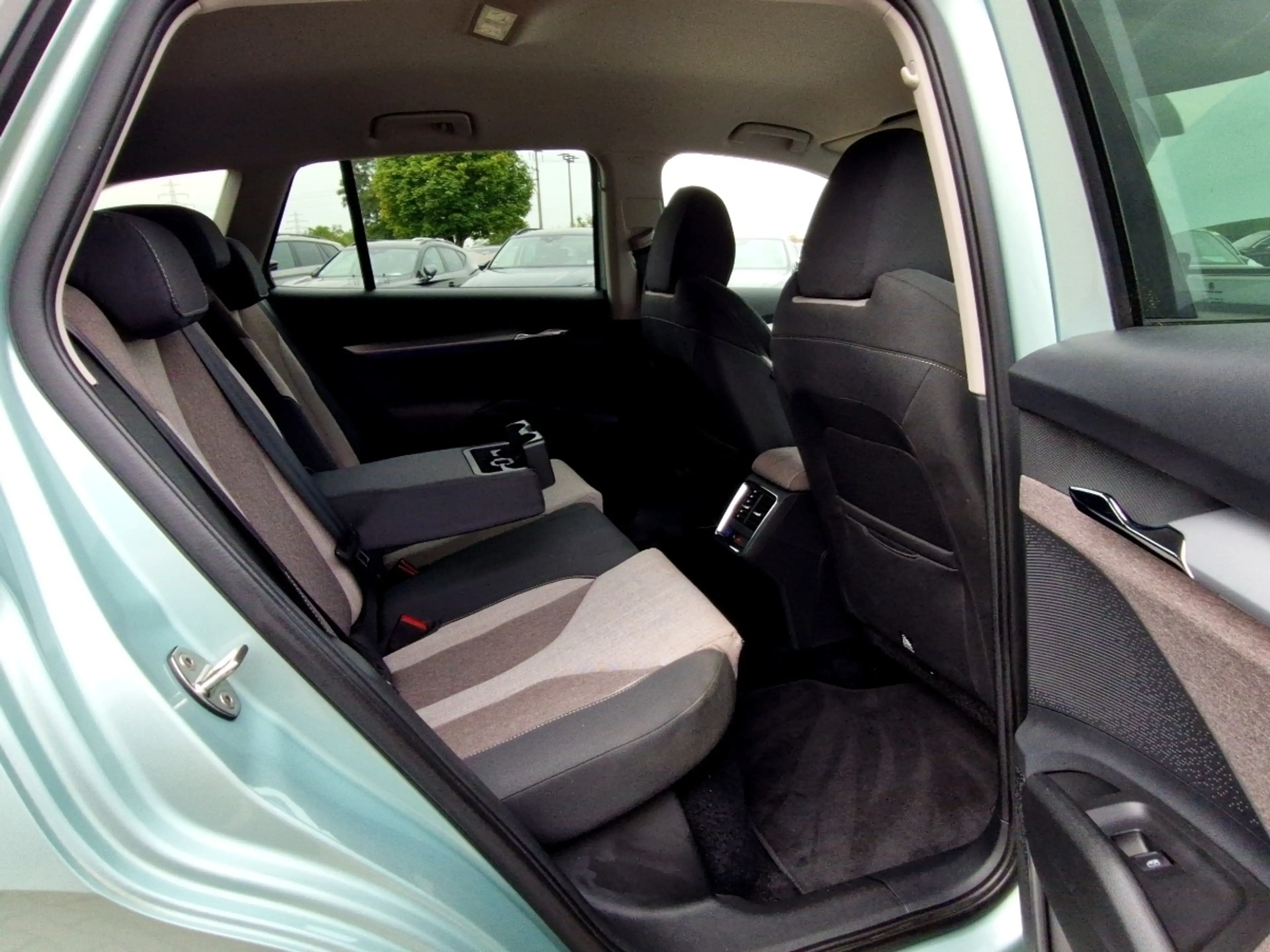 Skoda Enyaq 60 Lodge Matrix Navi AHK Sitzhzg Klimaautoma — photo 9