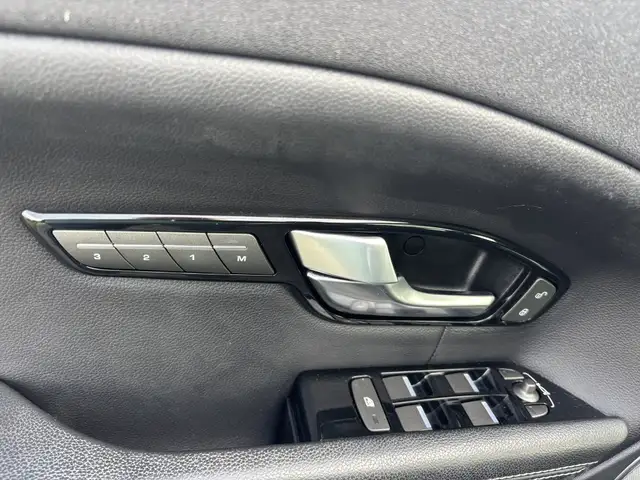 Land Rover Range Rover Evoque view 17