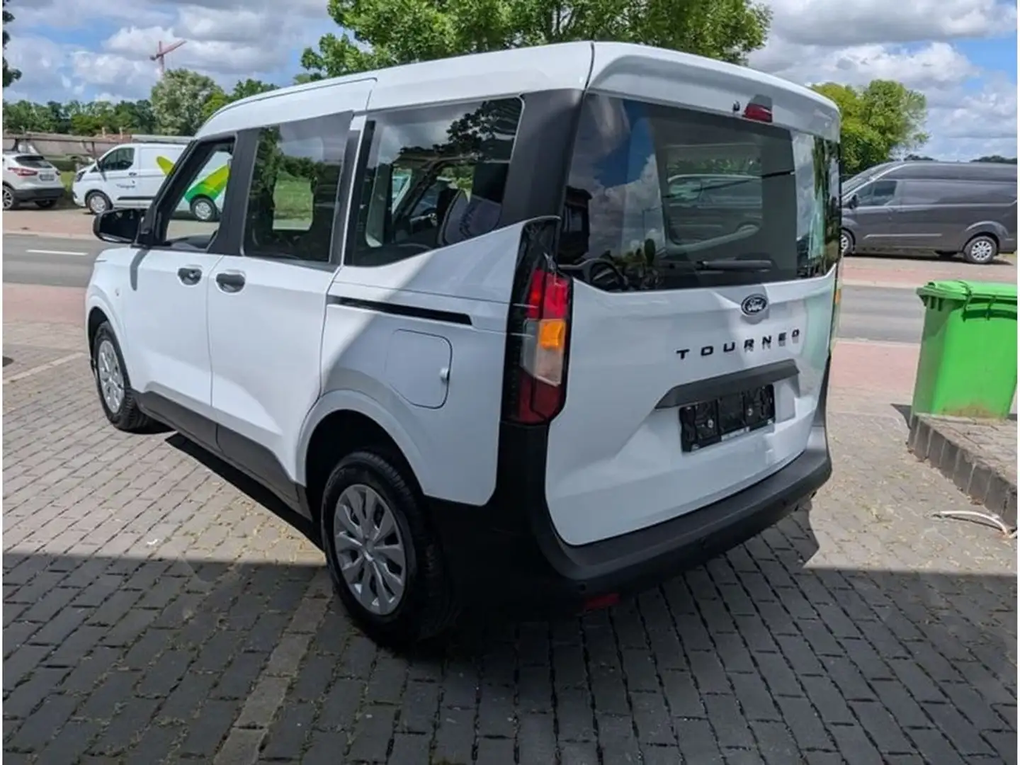 Ford Tourneo Courier Trend 1.0i Ecoboost 125pk A7 automaat Wit - 2
