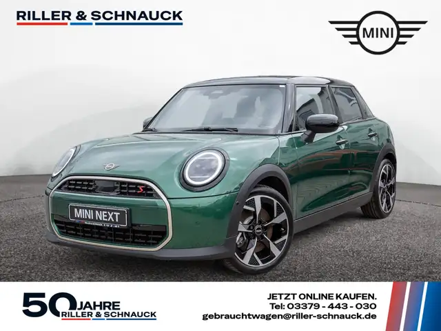 MINI Cooper S Favoured Trim PDC SHZ NAVI HUD LED
