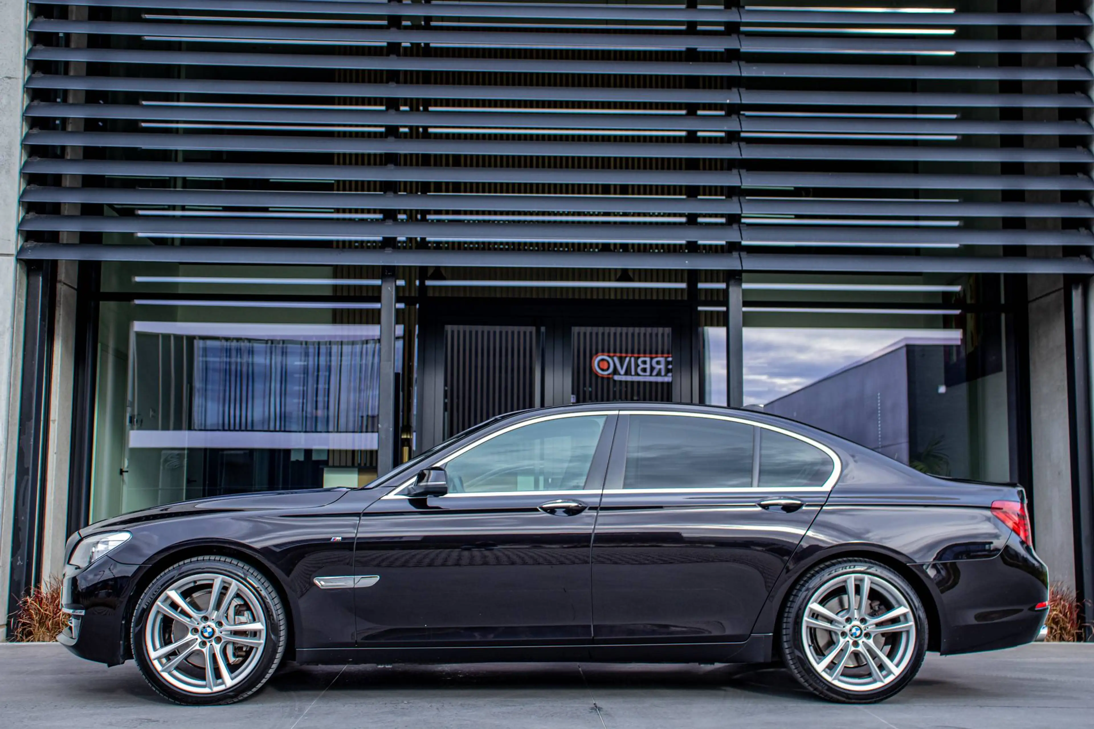 BMW 730 d Xdrive M-Pack / SOFTCLOSE / ZETELVERWARMING / OPEN DAK / KEYLESS GO / 4X4 / CAMERA / STUURWIELVERWARMING ! — photo 11