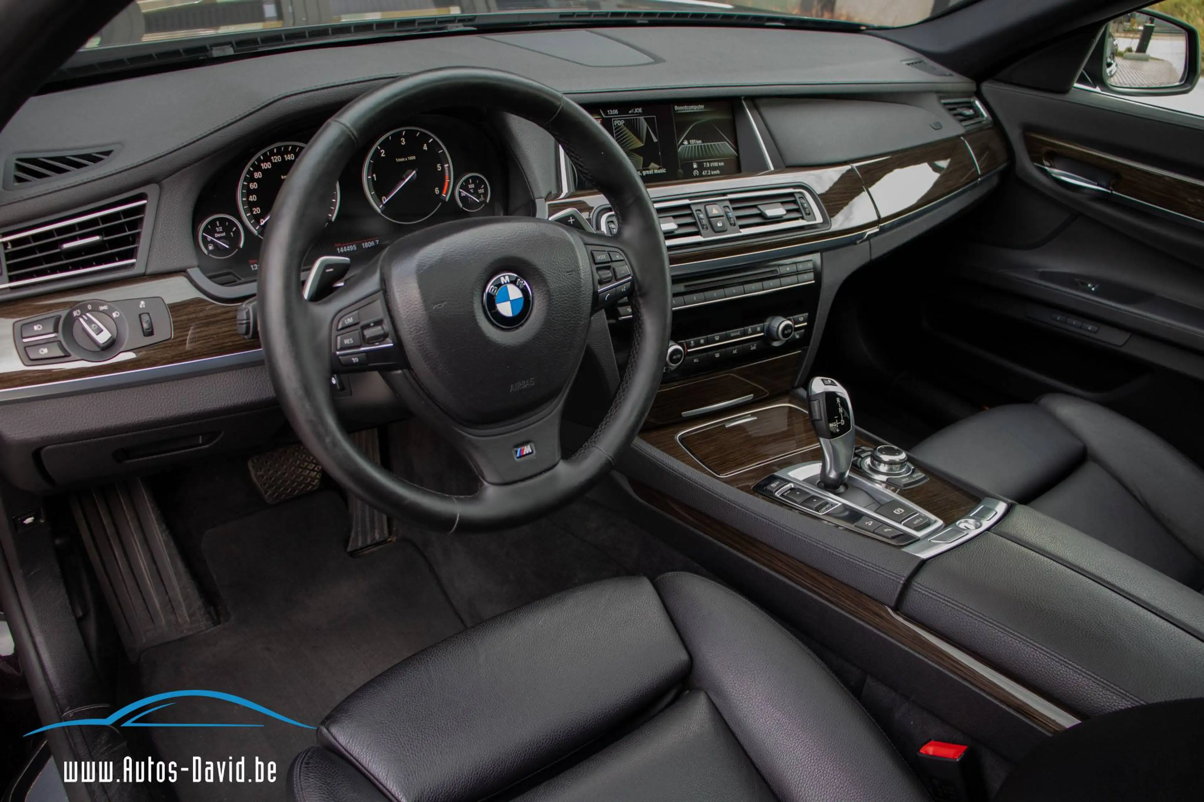 BMW 730 d Xdrive M-Pack / SOFTCLOSE / ZETELVERWARMING / OPEN DAK / KEYLESS GO / 4X4 / CAMERA / STUURWIELVERWARMING ! — photo 3