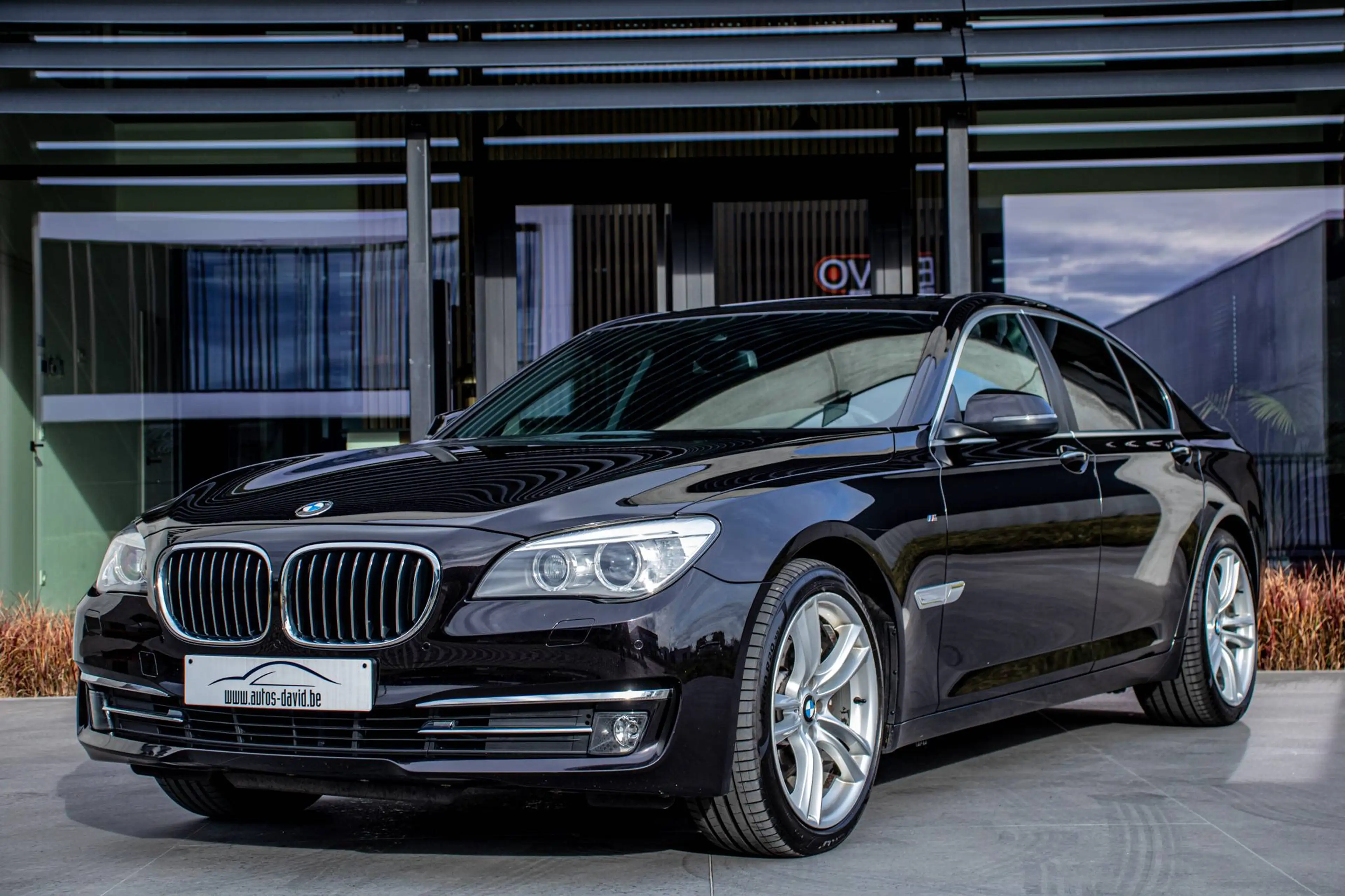 BMW 730 d Xdrive M-Pack / SOFTCLOSE / ZETELVERWARMING / OPEN DAK / KEYLESS GO / 4X4 / CAMERA / STUURWIELVERWARMING ! — photo 4