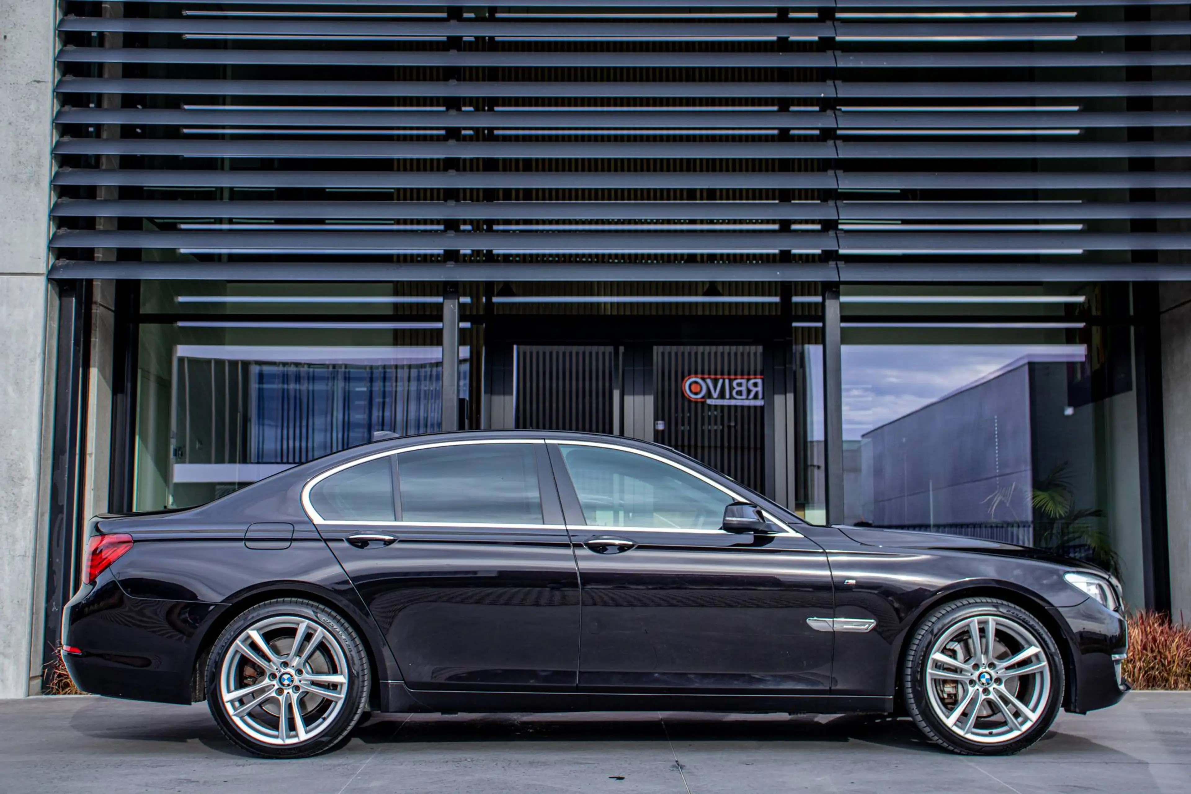 BMW 730 d Xdrive M-Pack / SOFTCLOSE / ZETELVERWARMING / OPEN DAK / KEYLESS GO / 4X4 / CAMERA / STUURWIELVERWARMING ! — photo 7