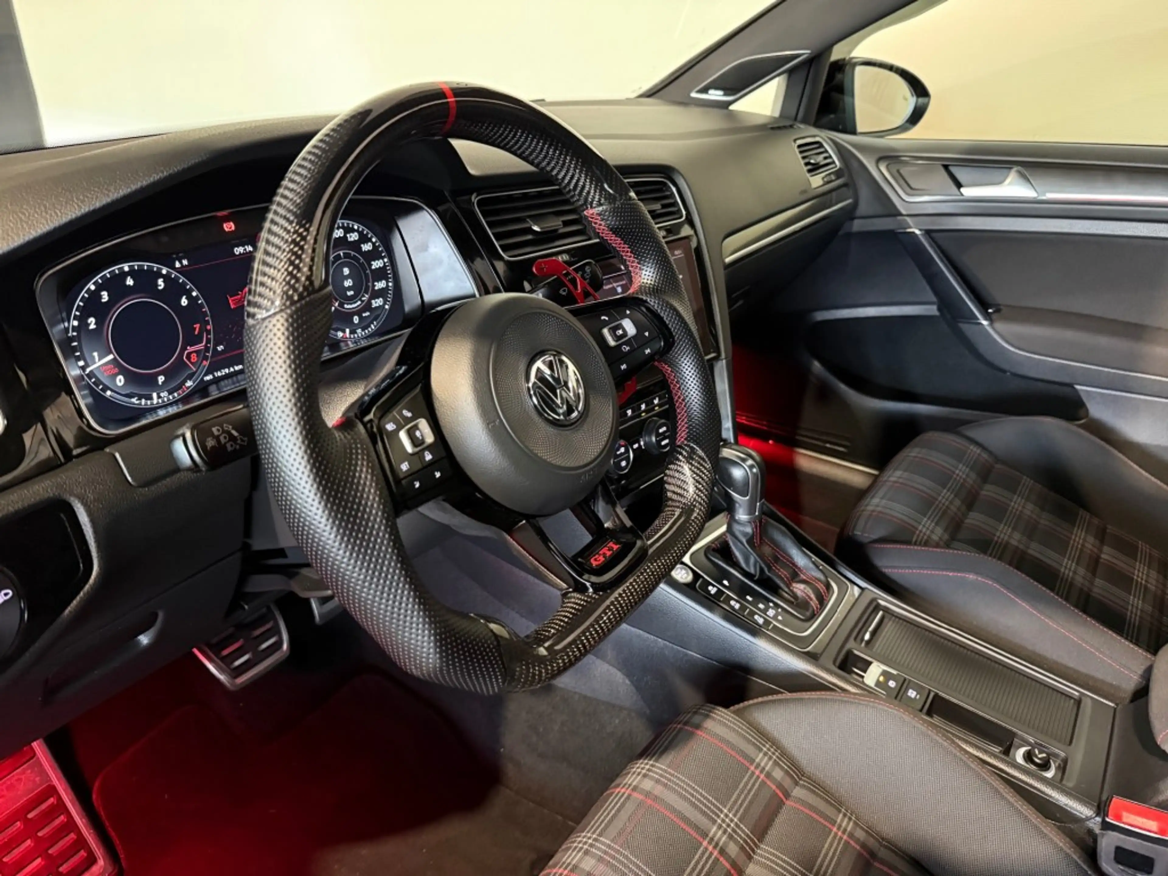 Volkswagen Golf GTI 2.0 TSI GTI PERF. l BOMVOL l PANO l VIRTUAL l DYNE — photo 17