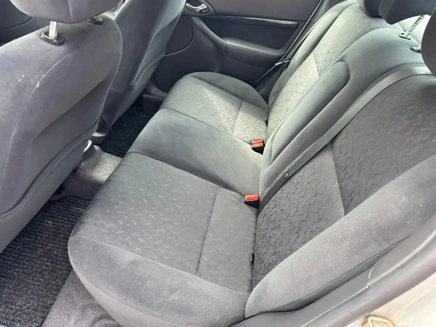 Ford Focus Focus Ghia Grau - 2