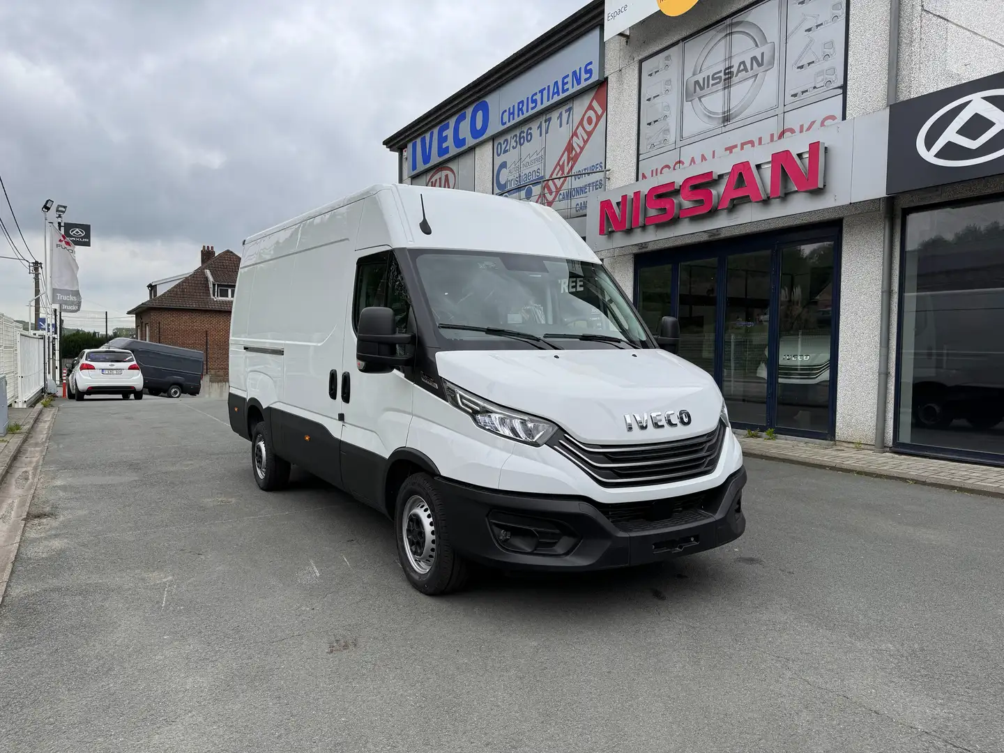 Iveco Daily L4H2 EN STOCK!!! Schwarz - 2