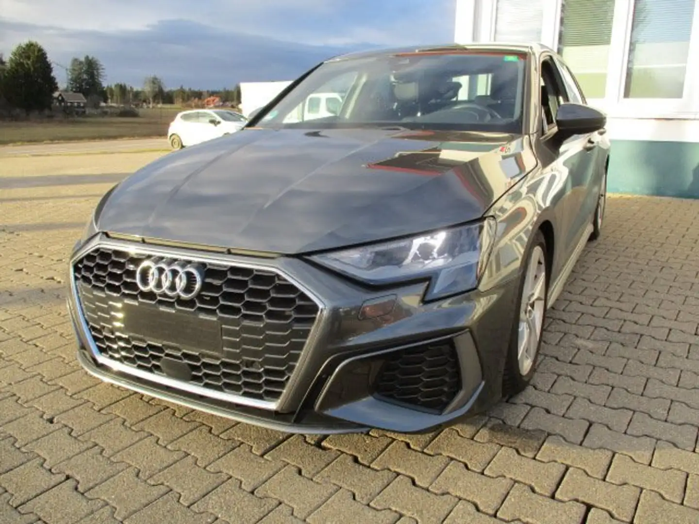 Audi A3 30 TFSI S line Grau - 2