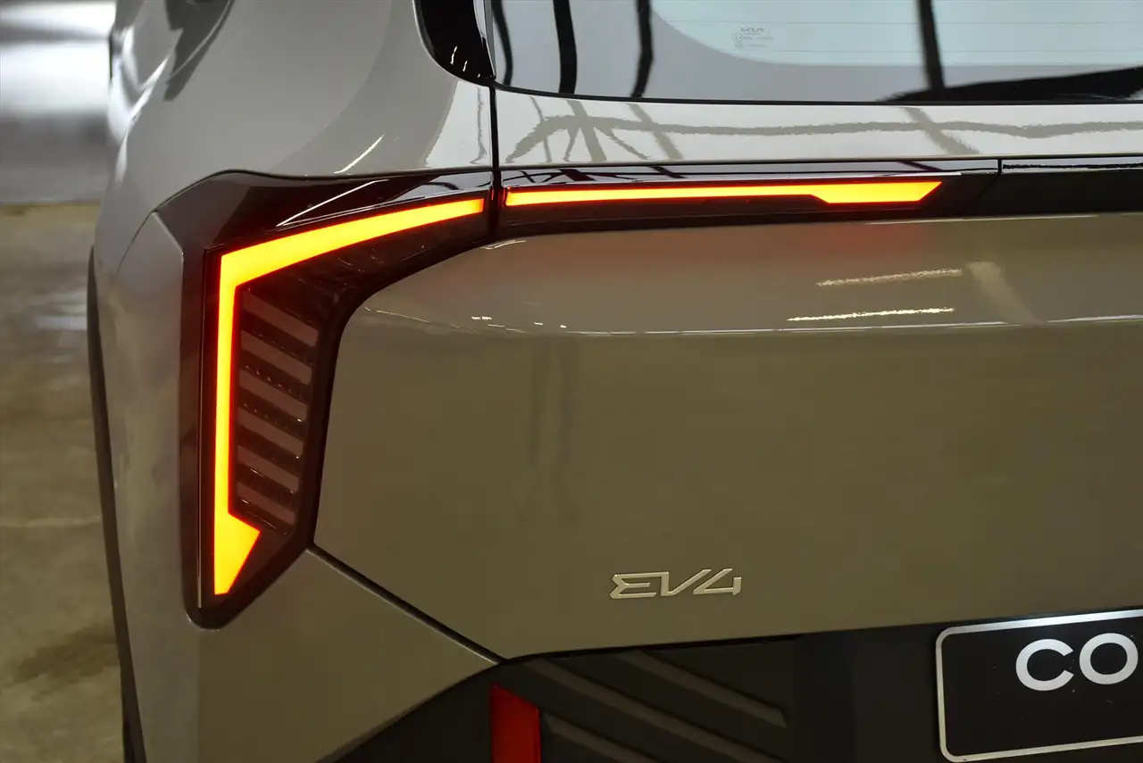 Kia EV4 2026 — фото 11