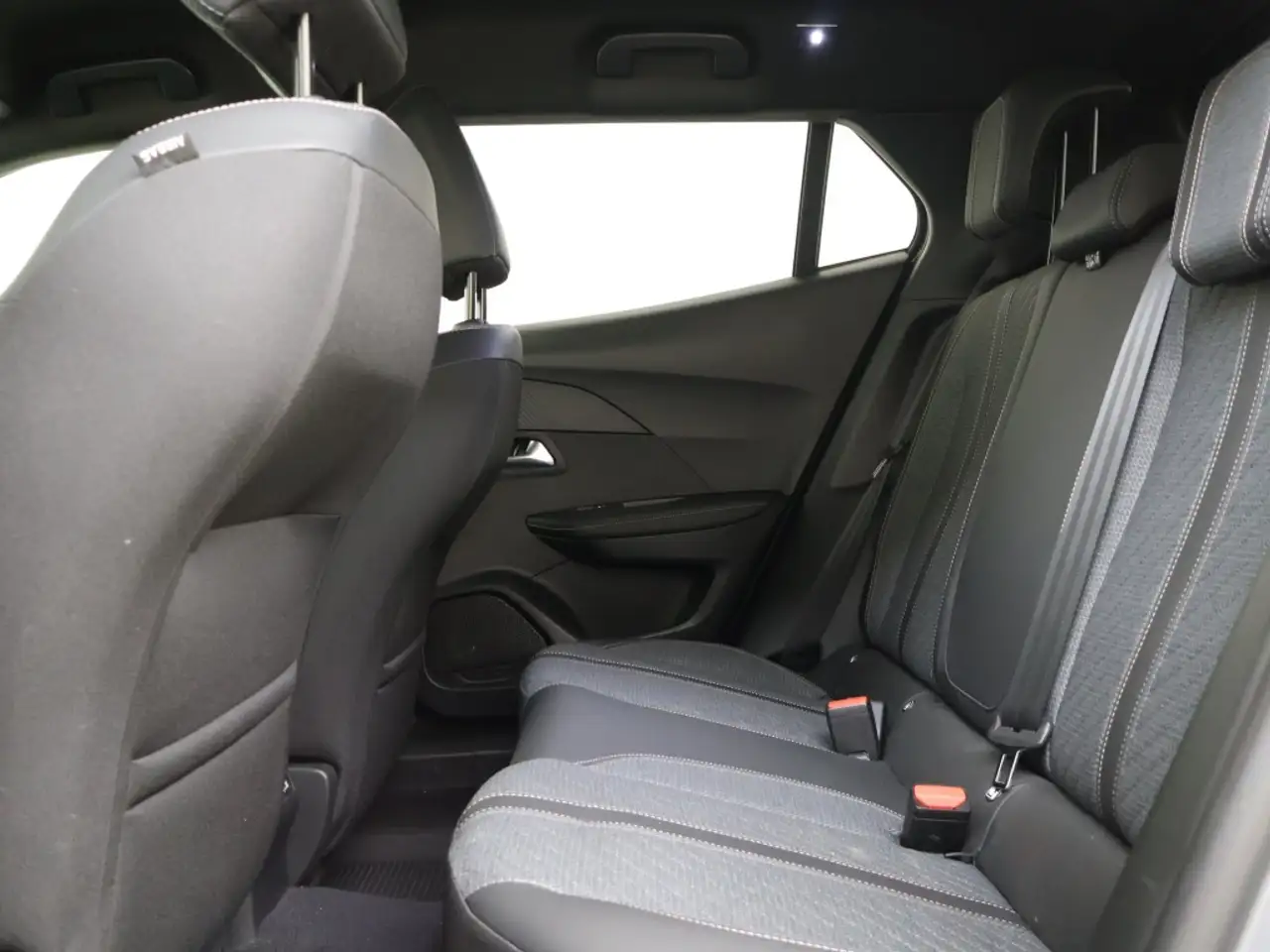 Peugeot 2008 1.2 Hybrid 136 Allure (+ Trekhaak) 6