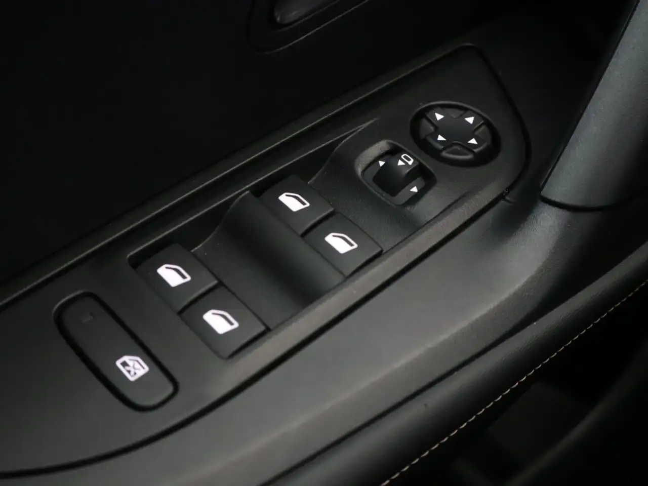 Peugeot 2008 1.2 Hybrid 136 Allure (+ Trekhaak) 28