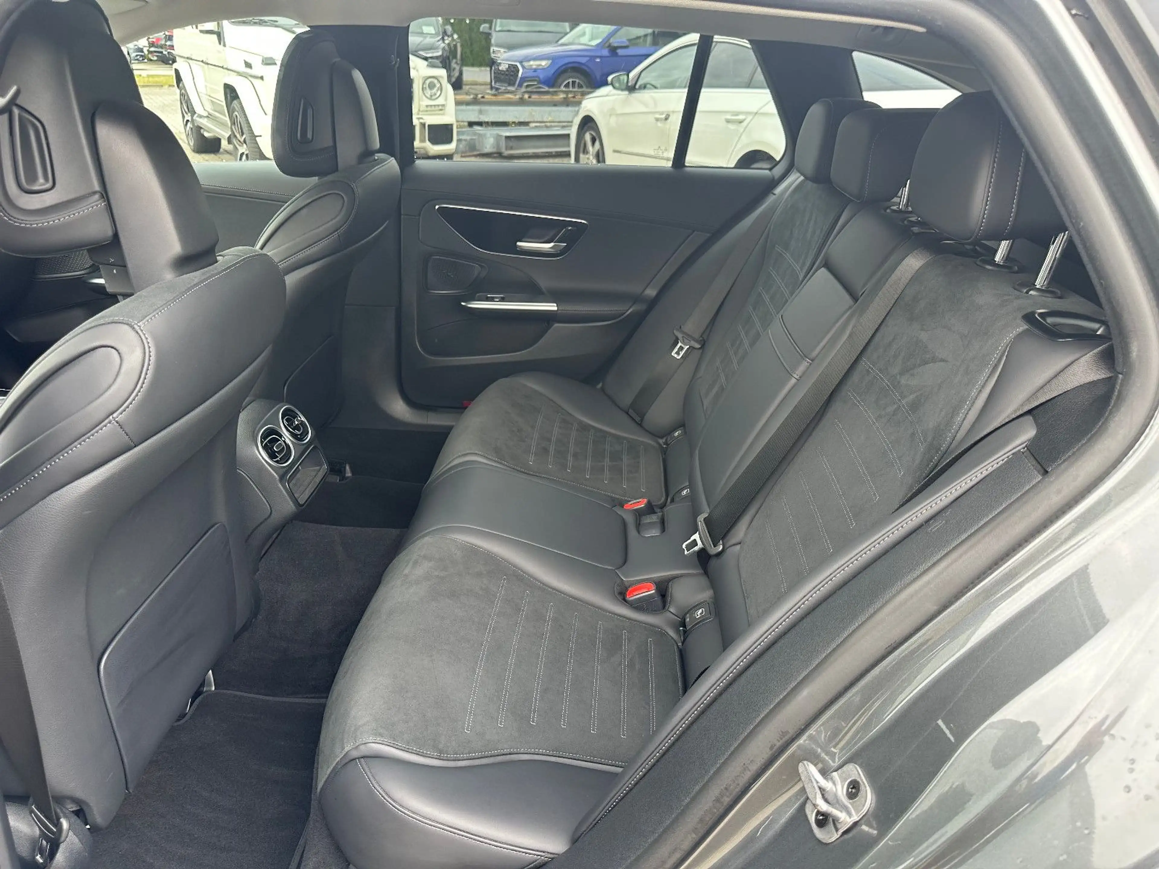 Mercedes-Benz C 220 d T AMG Line AHK / Alcantara / LED — photo 10