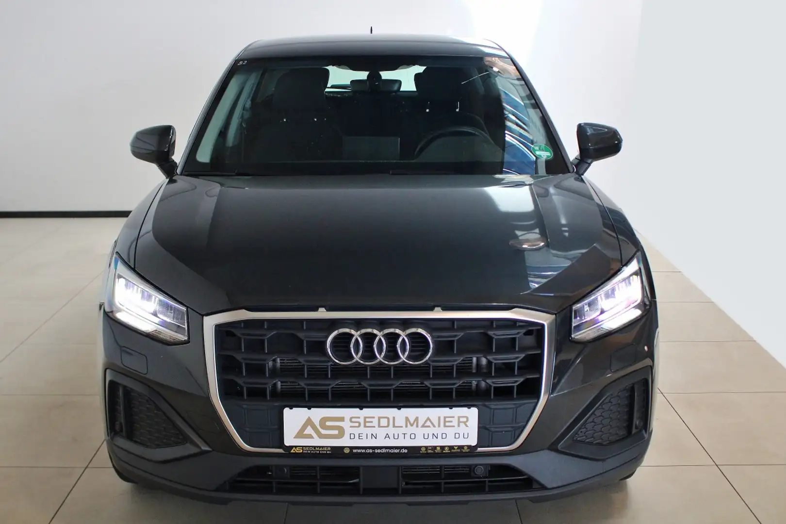 Audi Q2 35 1.5 TFSI RCam|Tempom|LED|SHZ|NAV|DSG|elHeck Grau - 2