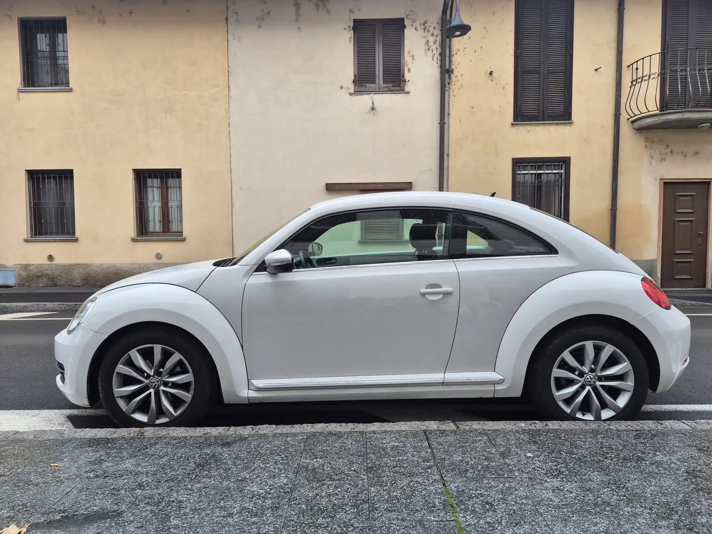 Volkswagen Maggiolino 1.6 tdi Design 105cv - 2