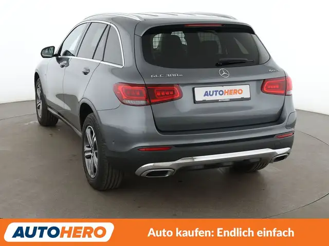 Mercedes-Benz GLC view 4