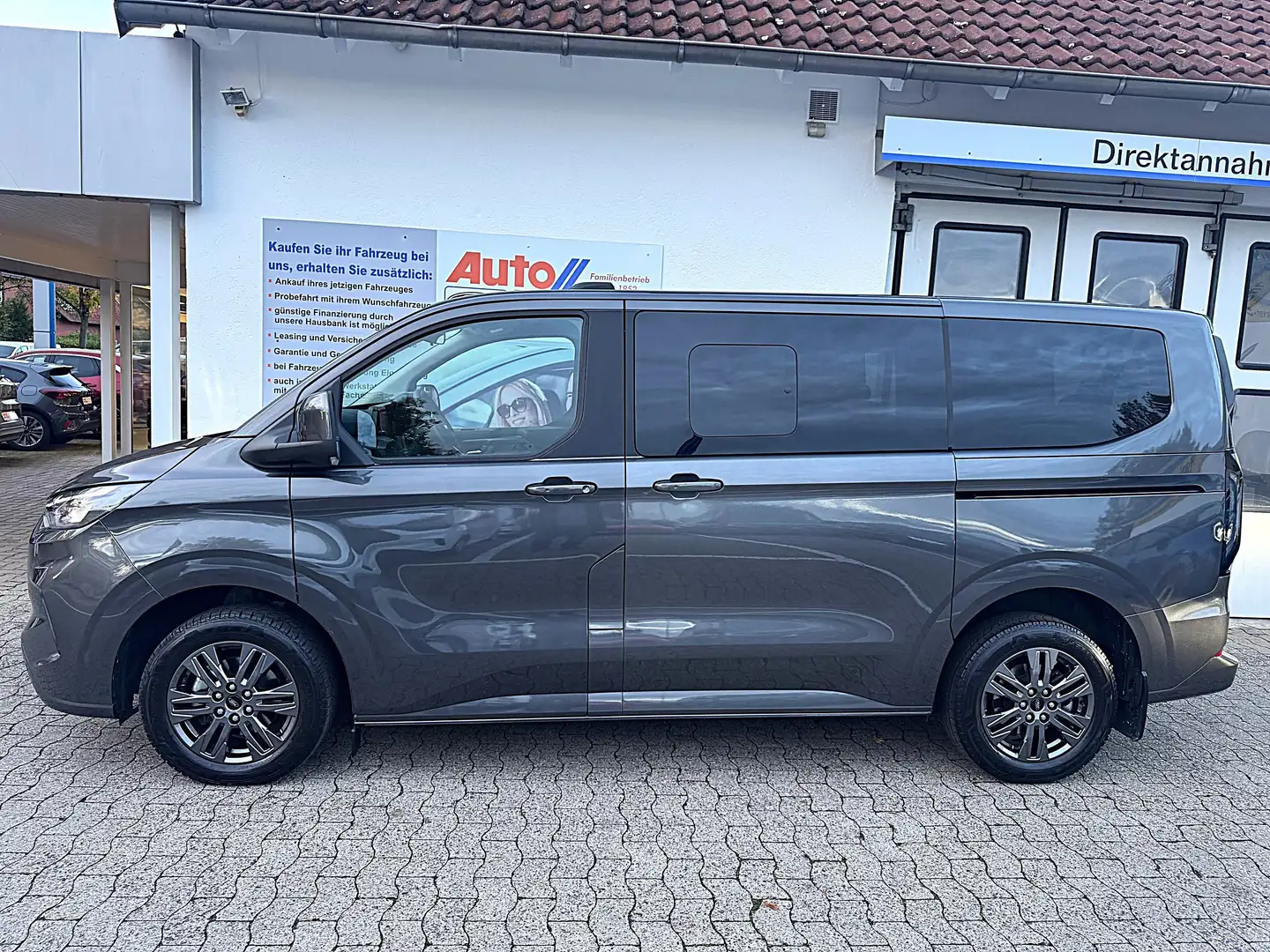 Ford Tourneo Custom L1 Tourneo Titanium FWD 8-Sitzer (neues Modell) Gris - 2
