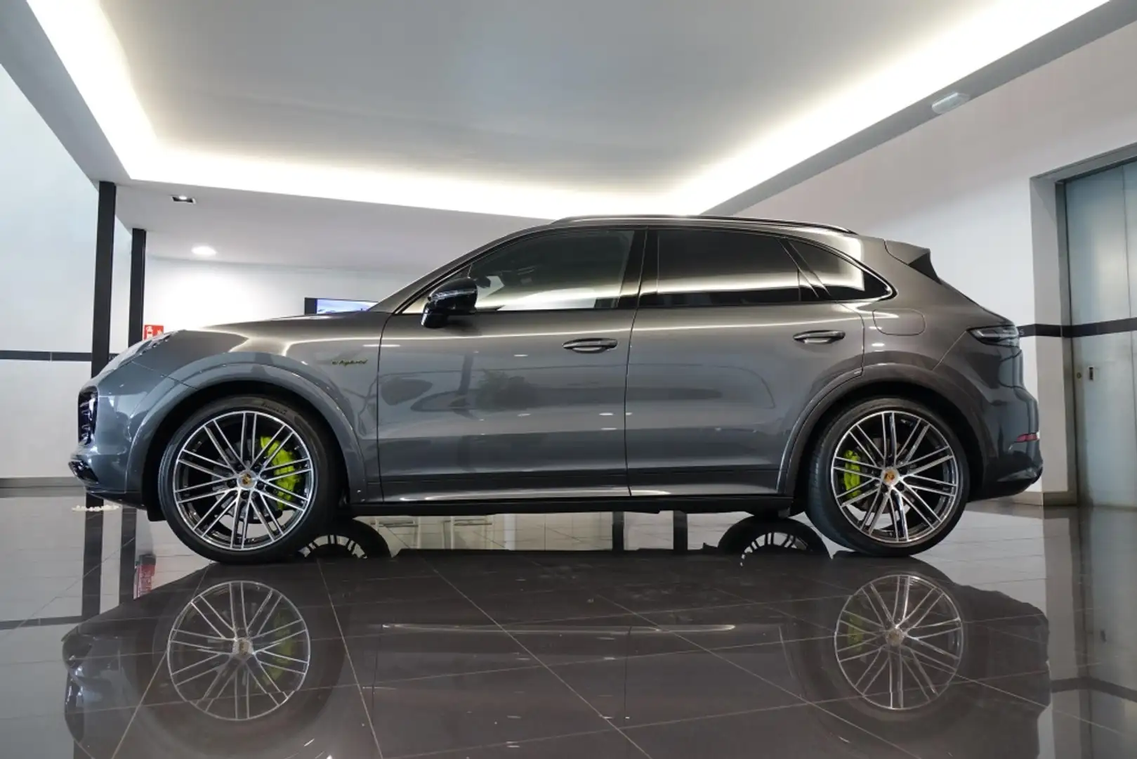Porsche Cayenne E-Hybrid Coupé Aut. Gris - 2
