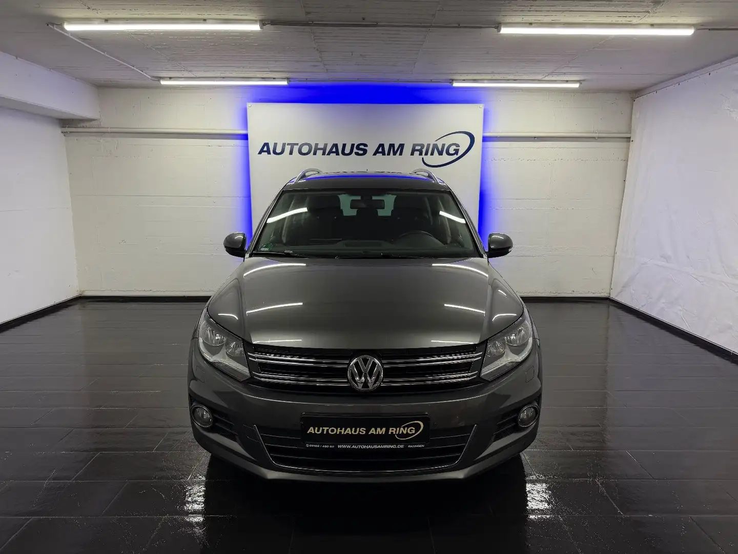 Volkswagen Tiguan Cup Sport BMT 1HD 69TM AHK 3xPDC TEMPO SZ Grau - 1