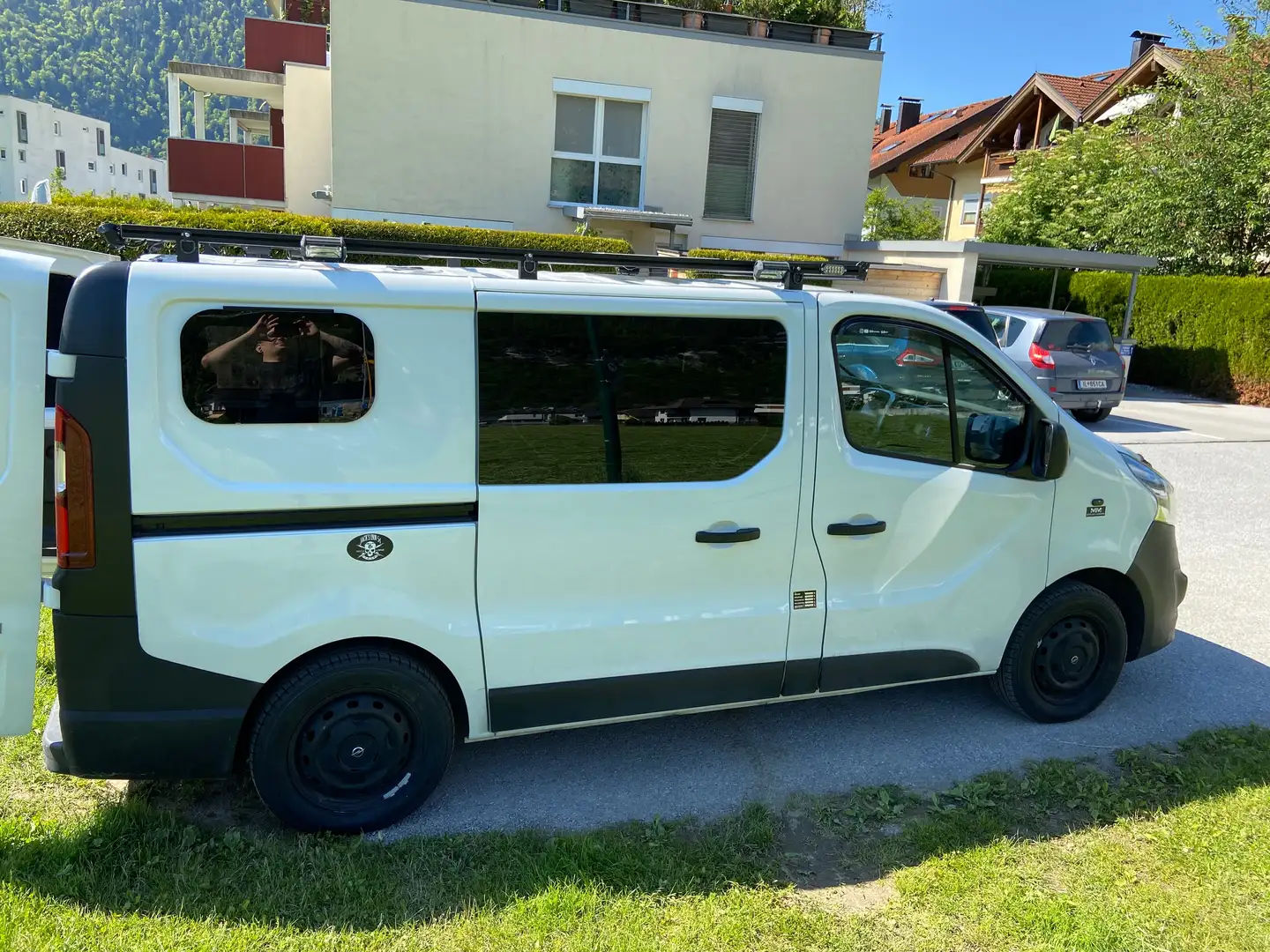 Opel Vivaro Vivaro Combi L1H1 2,5 DTI 2,8t kurz Weiß - 2