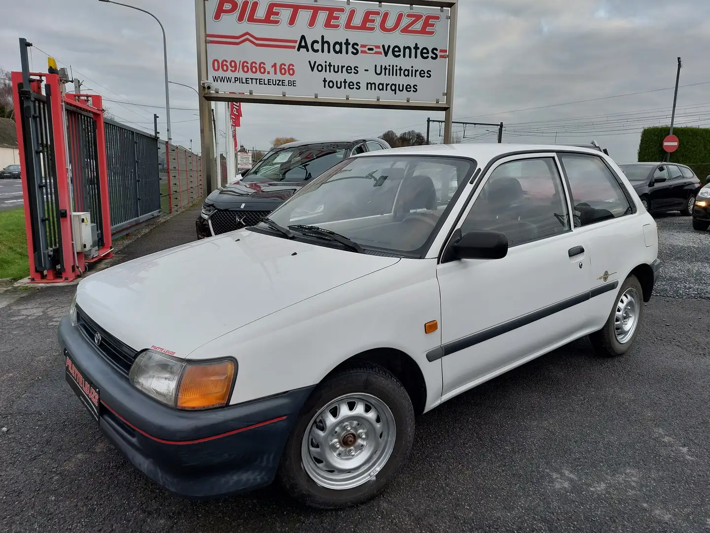 Toyota Starlet starlet*1.3 i*82911km*Automatique*30x126.10€ Blanc - 1