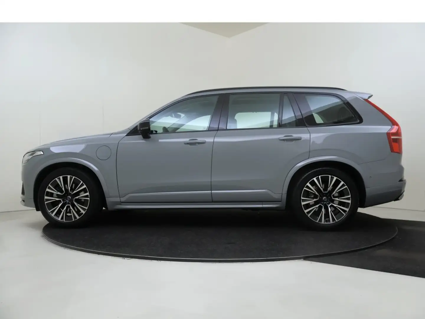 Volvo XC90 2.0 T8 AWD U. Dark | Luchtvering | Bowers & Wilken Grijs - 2