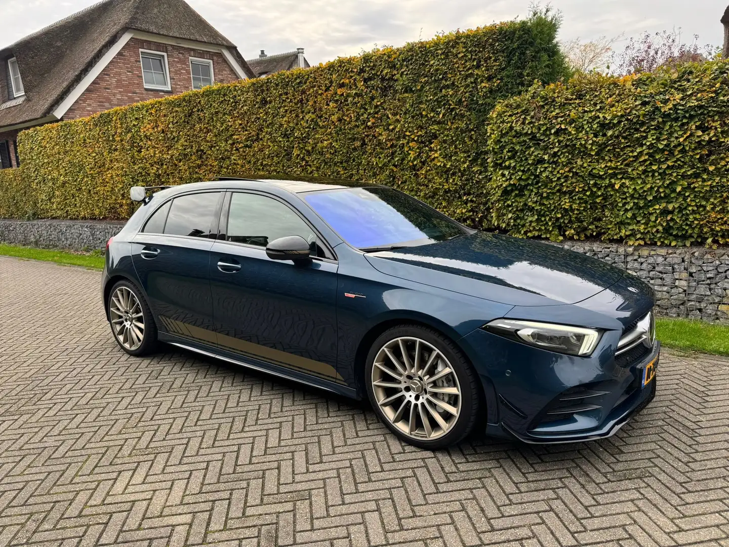 Mercedes-Benz A 35 AMG A 35 AMG 4Matic 306pk EDITION 1 Blauw - 2