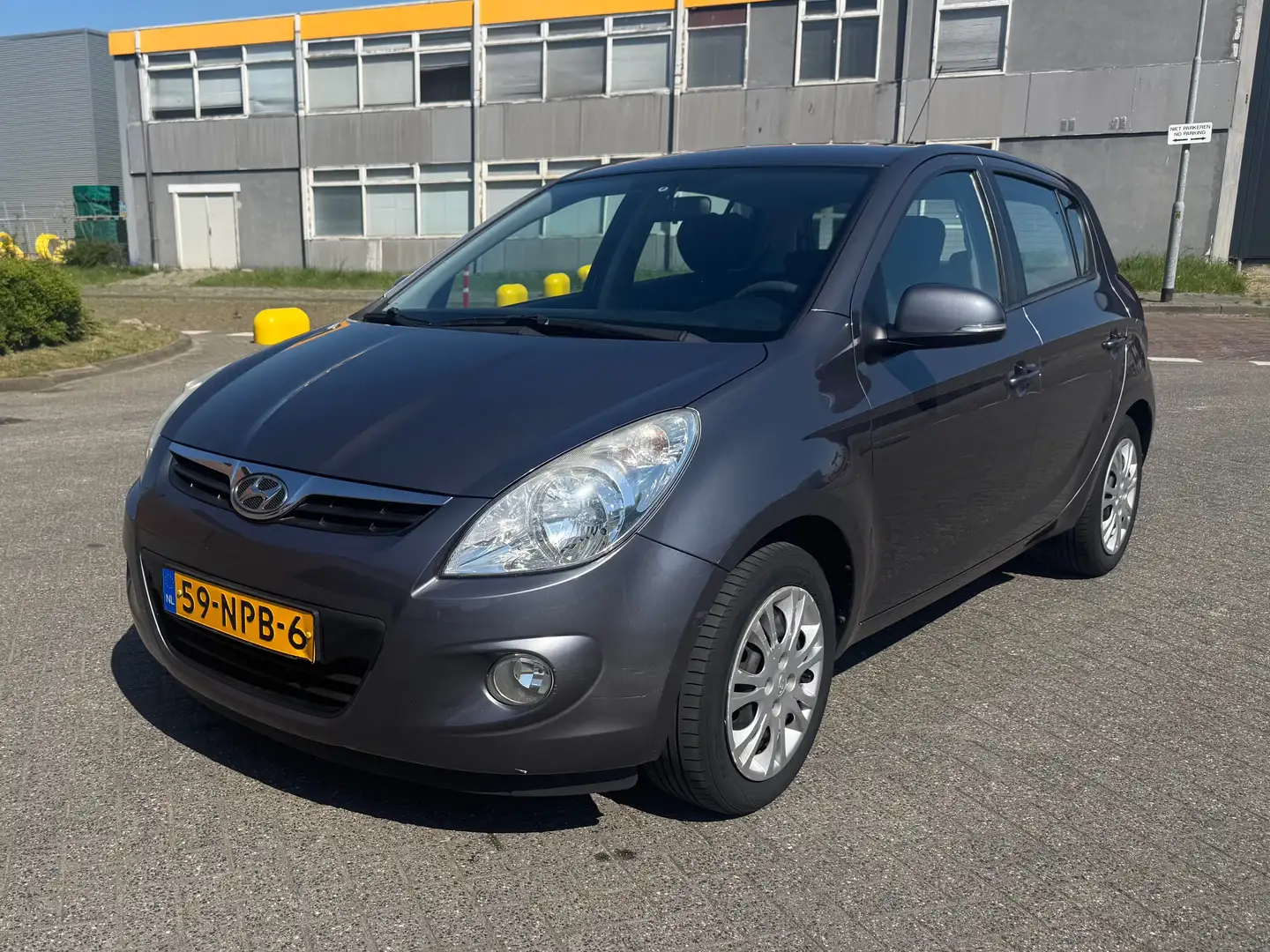 Hyundai i20 1.2i i-Motion Grijs - 1