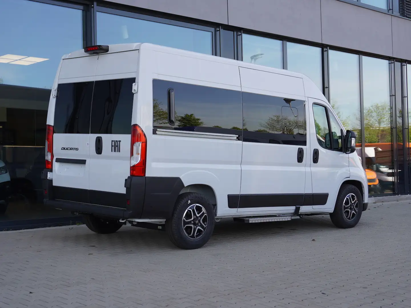 Fiat Ducato Modular L2H2 180 AT8 / 9-Sitzer Weiß - 2