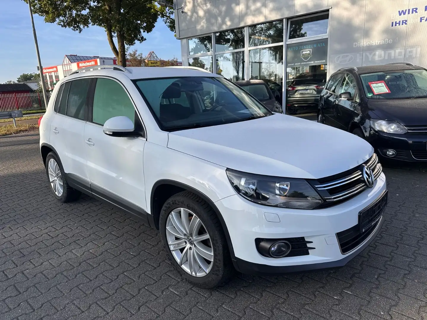 Volkswagen Tiguan Sport & Style BMT,SCHECKHEFT,ALU,AHK Weiß - 2