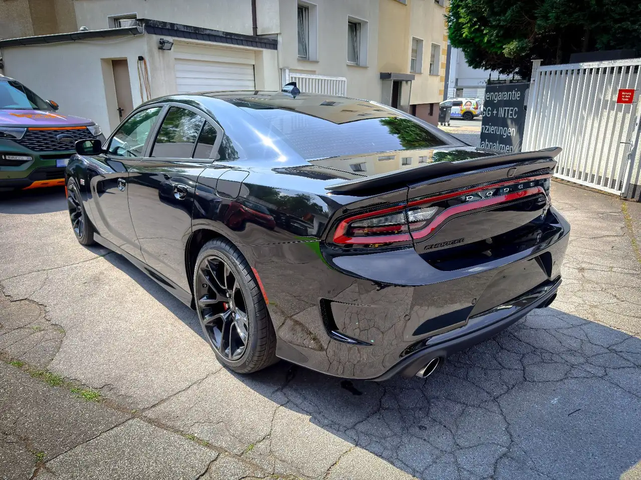Dodge Charger 2022 — фото 11