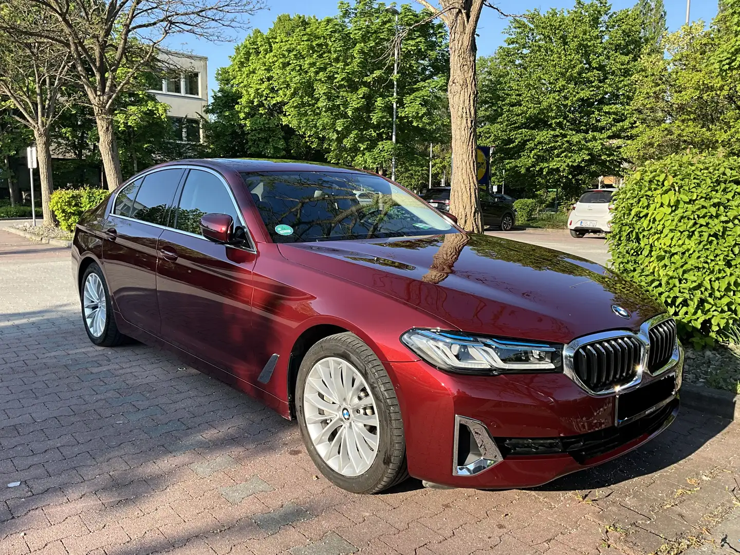 BMW 530 BMW 530e | Hybrid | 70.000 km | Rot | Top Zustand Červená - 2